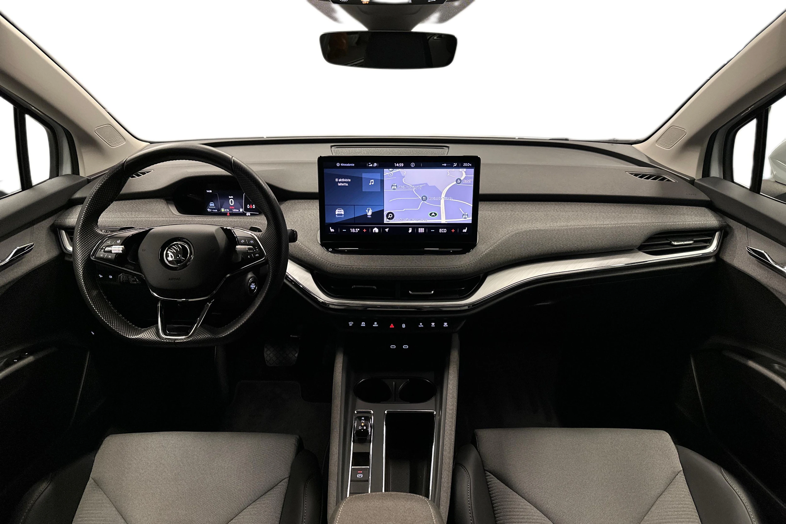 valkoinen Skoda Enyaq 2022 kuva 7.
