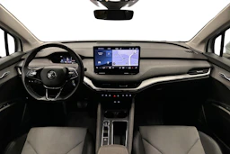 valkoinen Skoda Enyaq 2022 kuva 7.