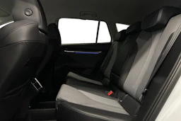 valkoinen Skoda Enyaq 2022 kuva 8.
