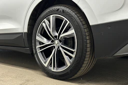 valkoinen Skoda Enyaq 2022 kuva 10.