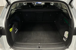 valkoinen Skoda Enyaq 2022 kuva 11.
