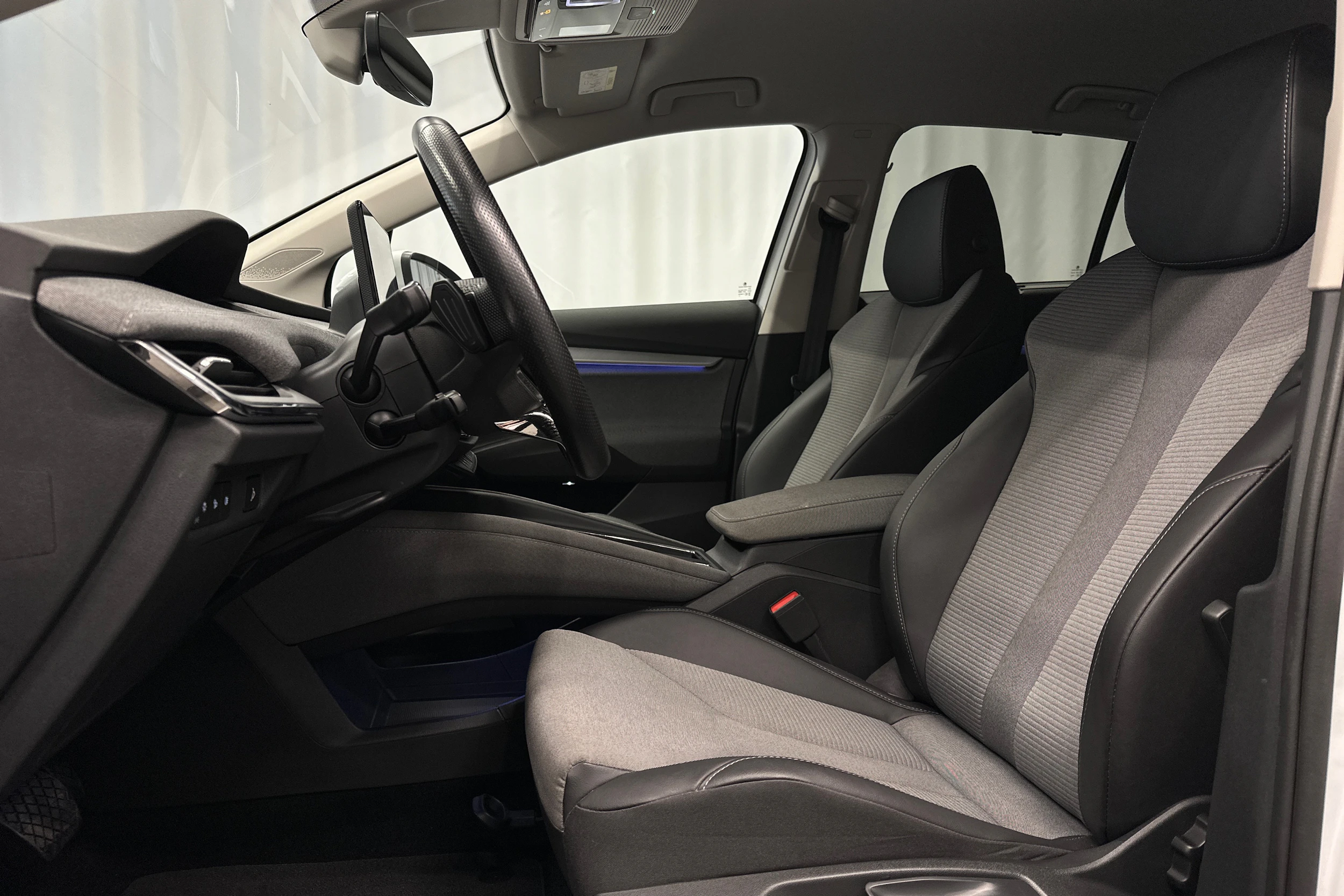 valkoinen Skoda Enyaq 2022 kuva 15.