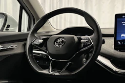 valkoinen Skoda Enyaq 2022 kuva 16.