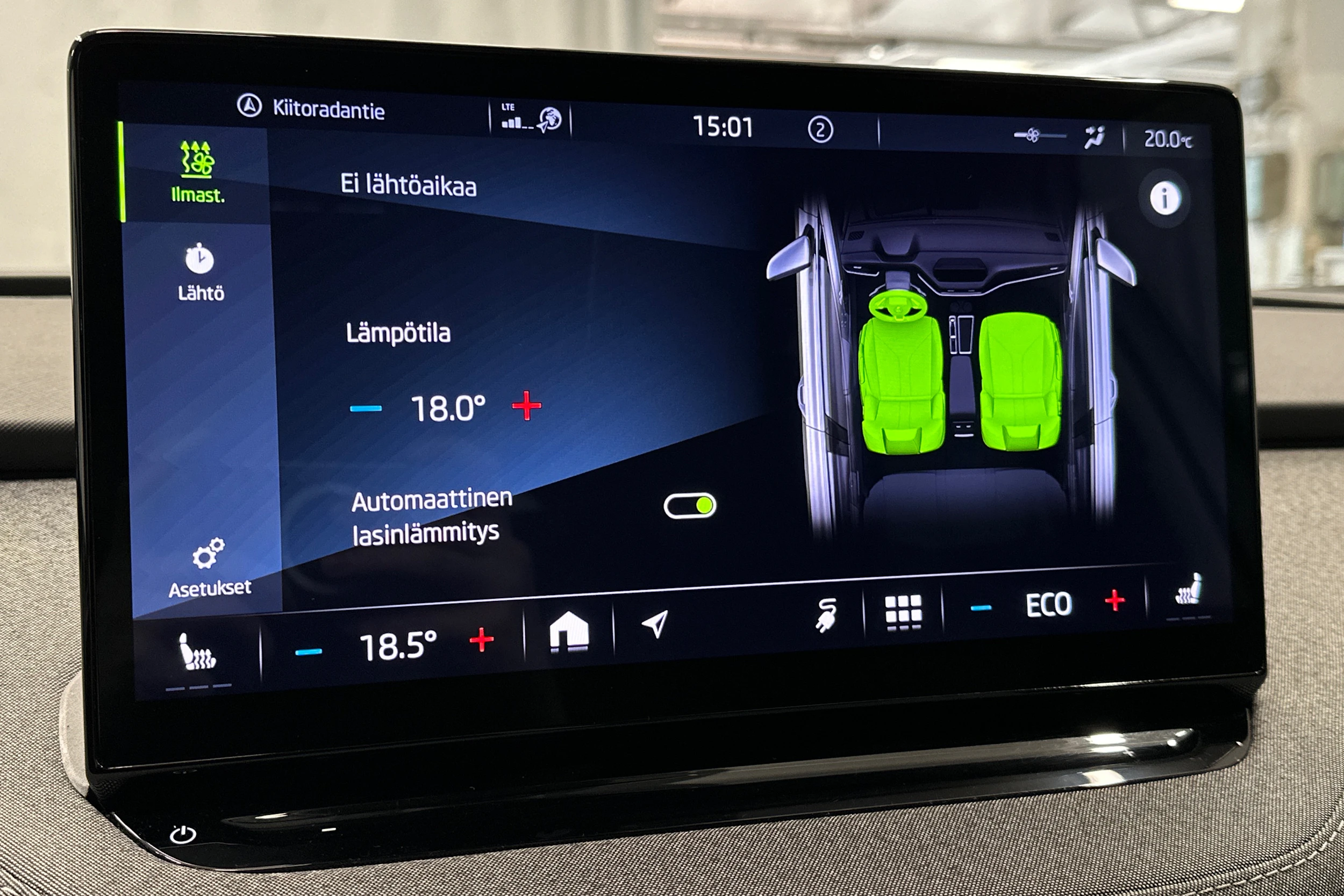valkoinen Skoda Enyaq 2022 kuva 25.