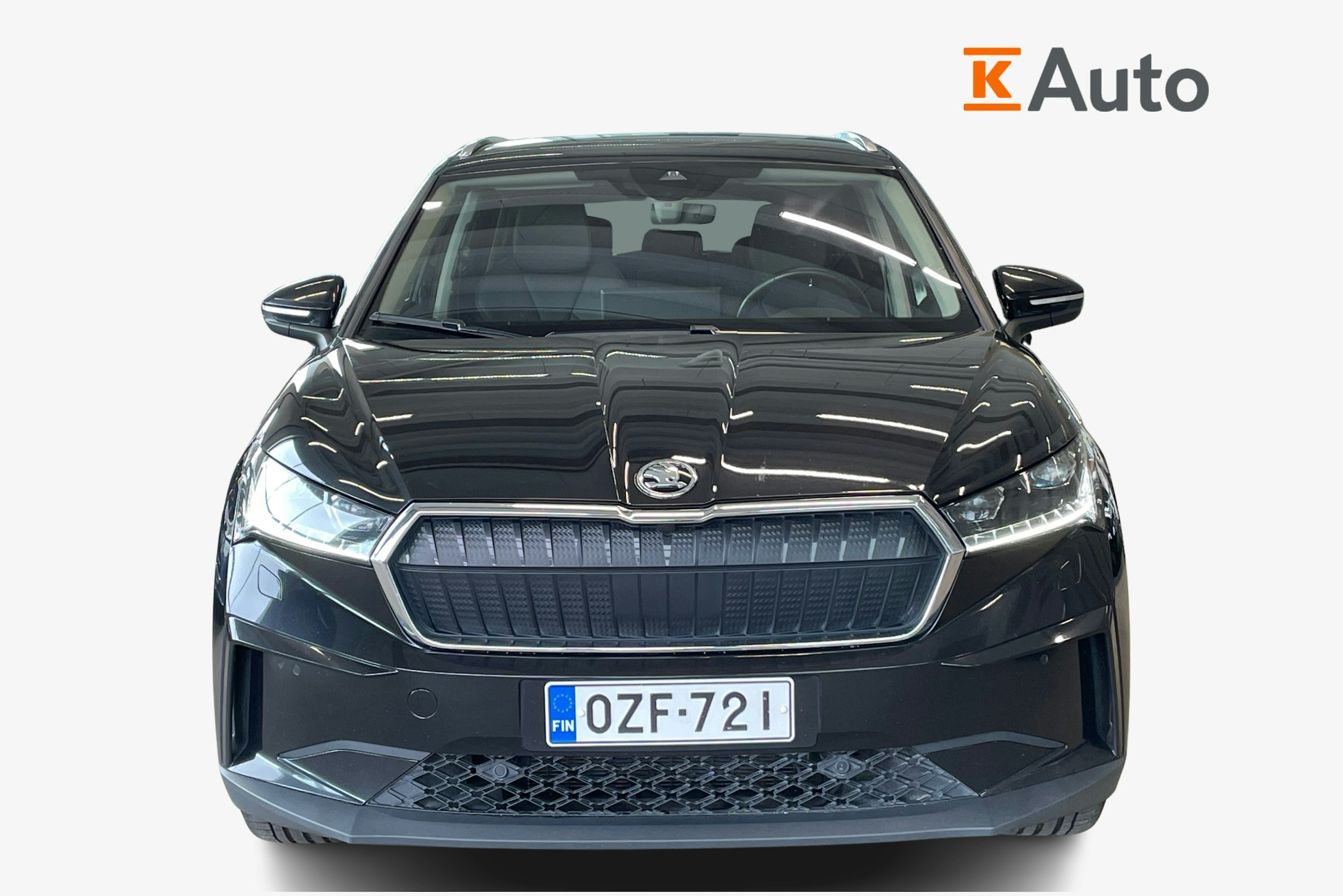 musta Skoda Enyaq 2022 kuva 4.