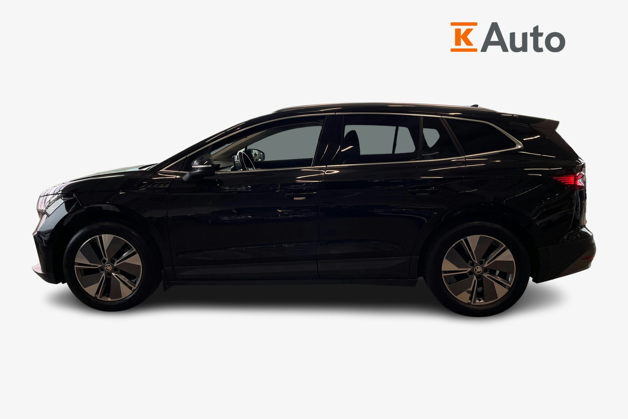 musta Skoda Enyaq 2022 kuva 5.