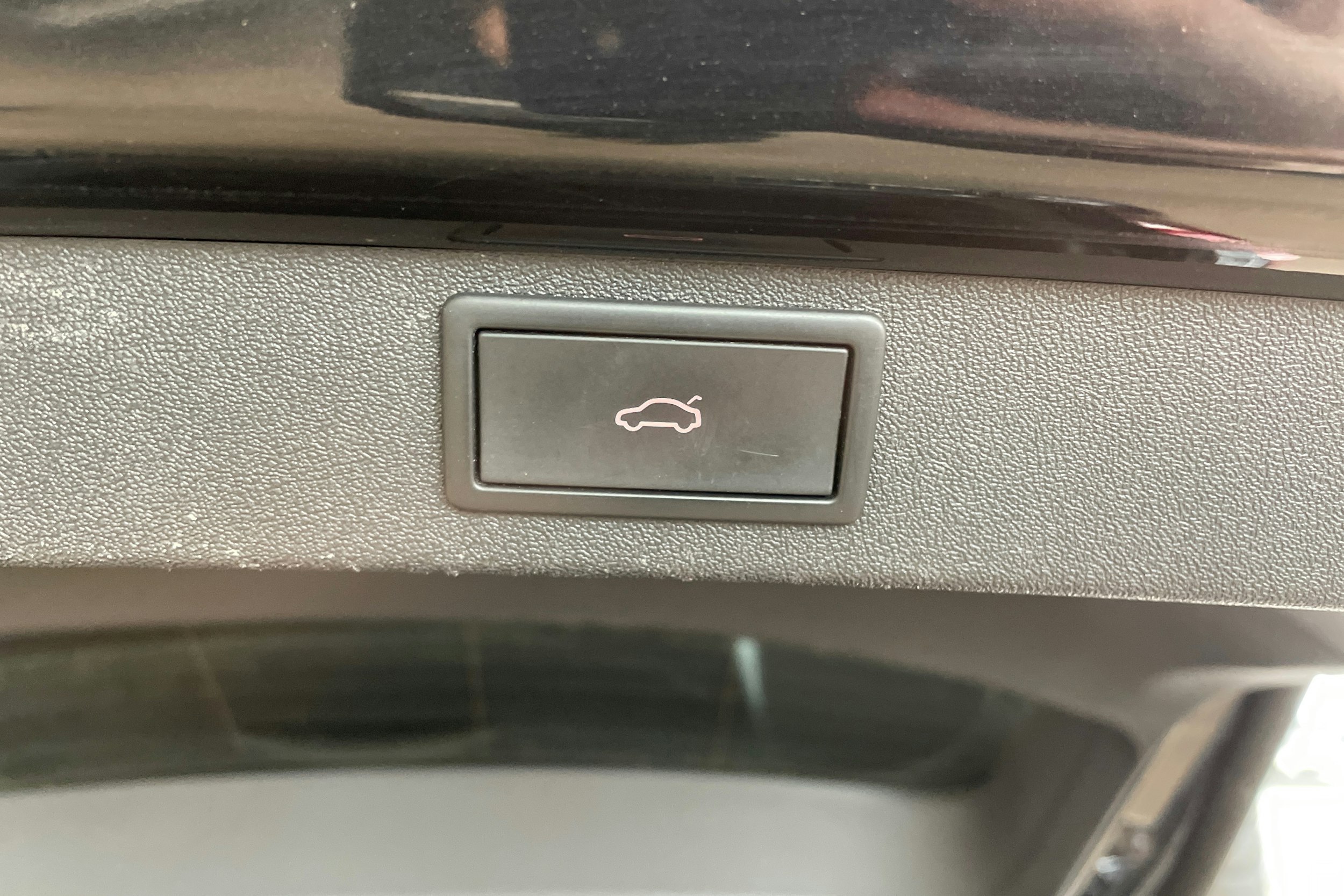 musta Skoda Enyaq 2022 kuva 12.