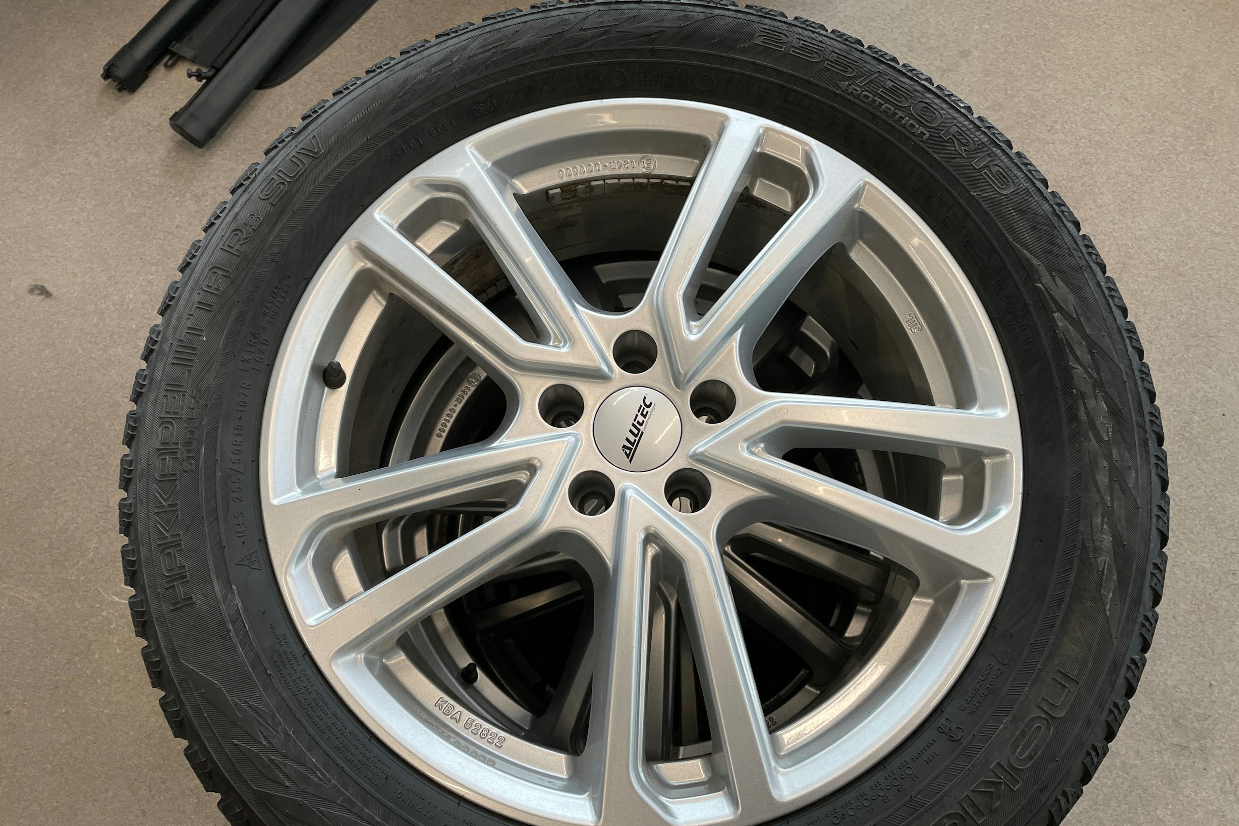 musta Skoda Enyaq 2022 kuva 22.