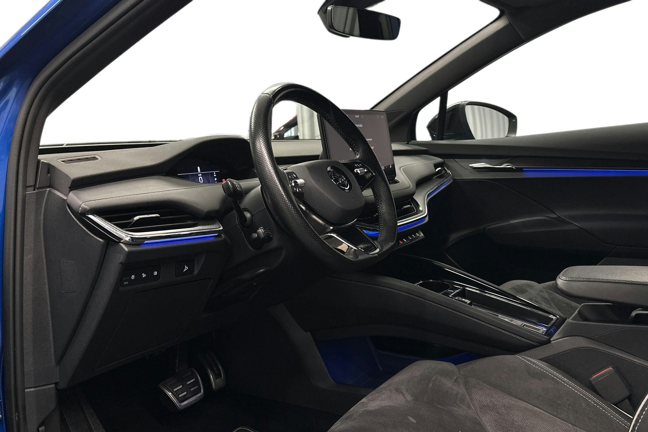 sininen Skoda Enyaq 2022 kuva 7.