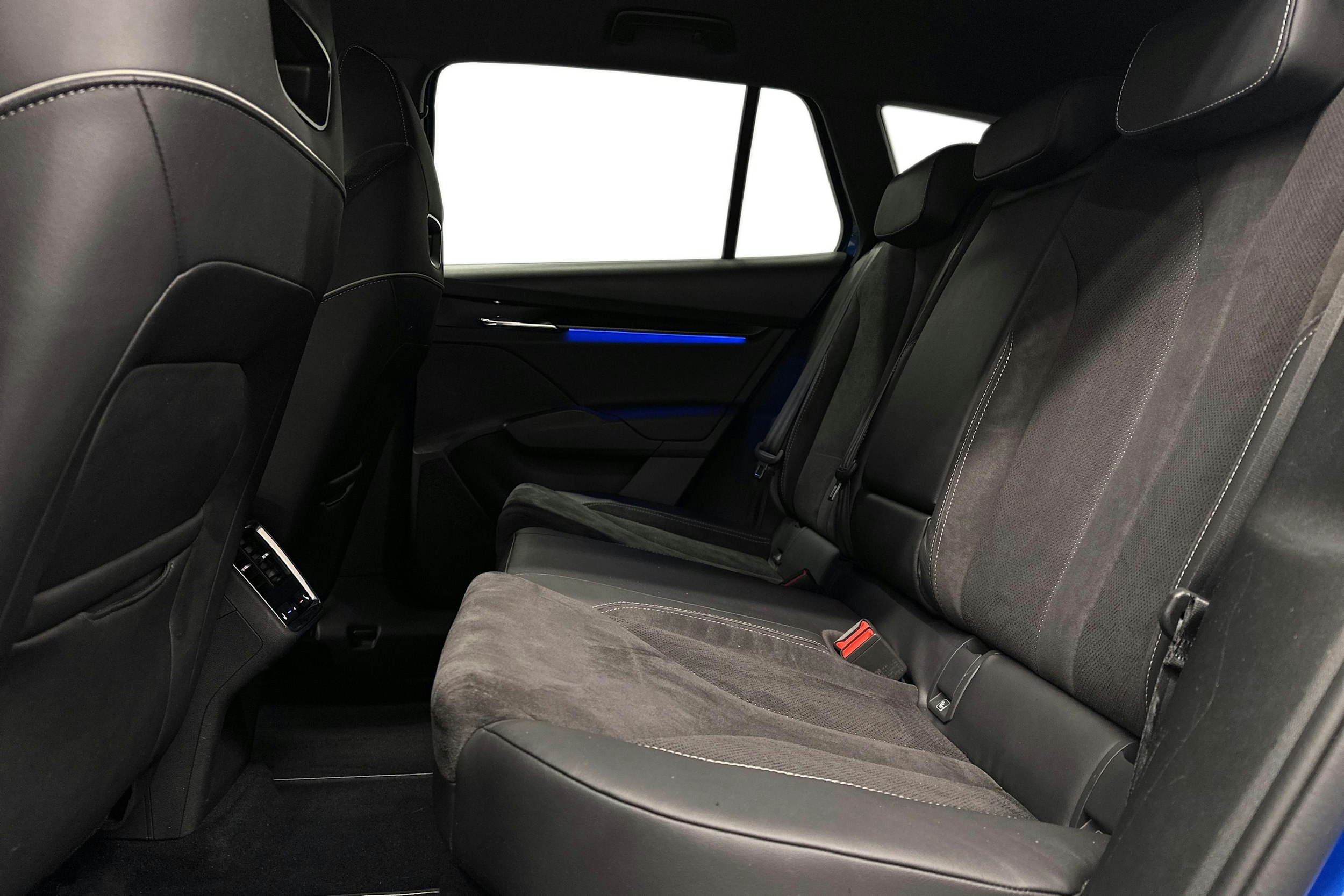 sininen Skoda Enyaq 2022 kuva 10.