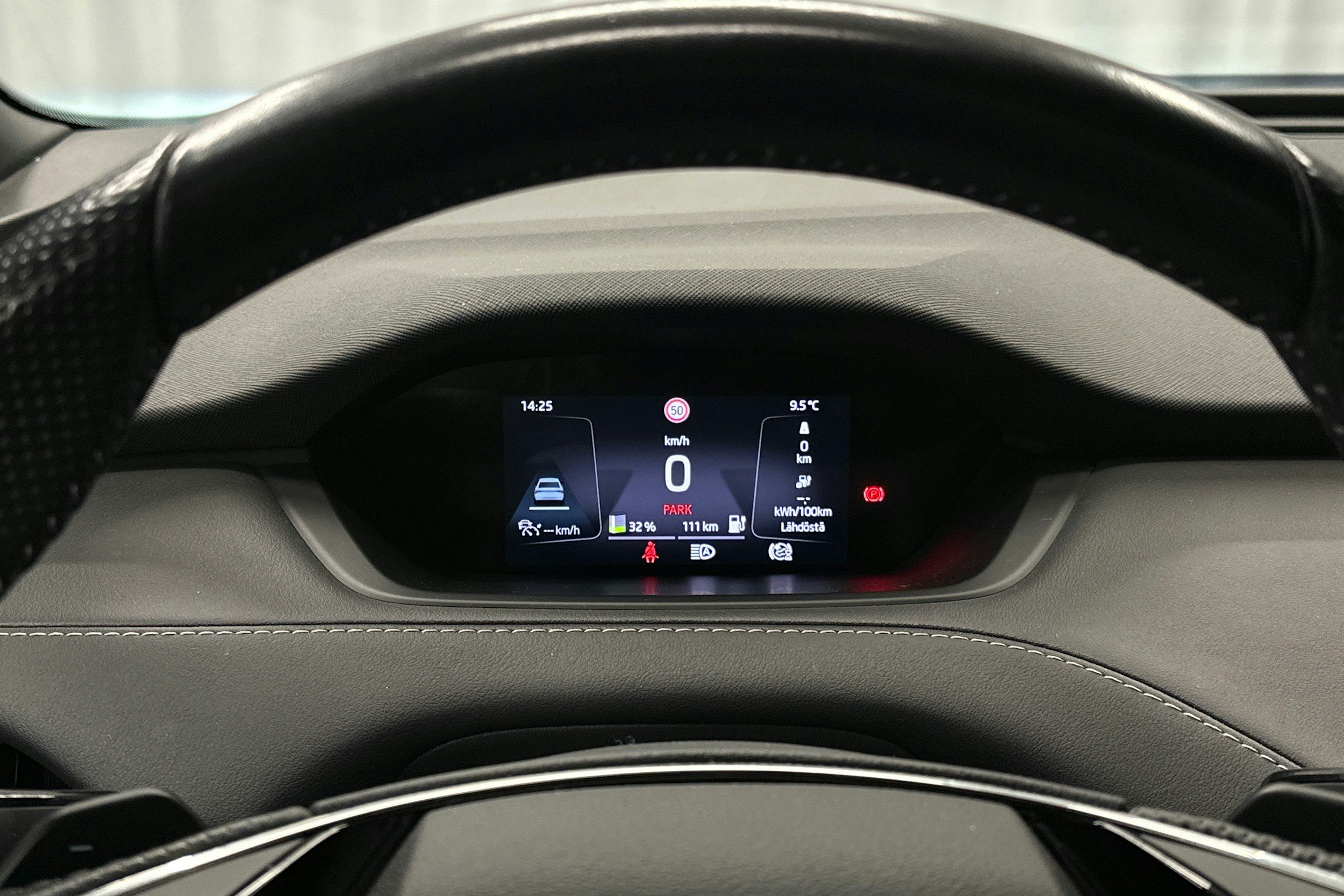 sininen Skoda Enyaq 2022 kuva 16.