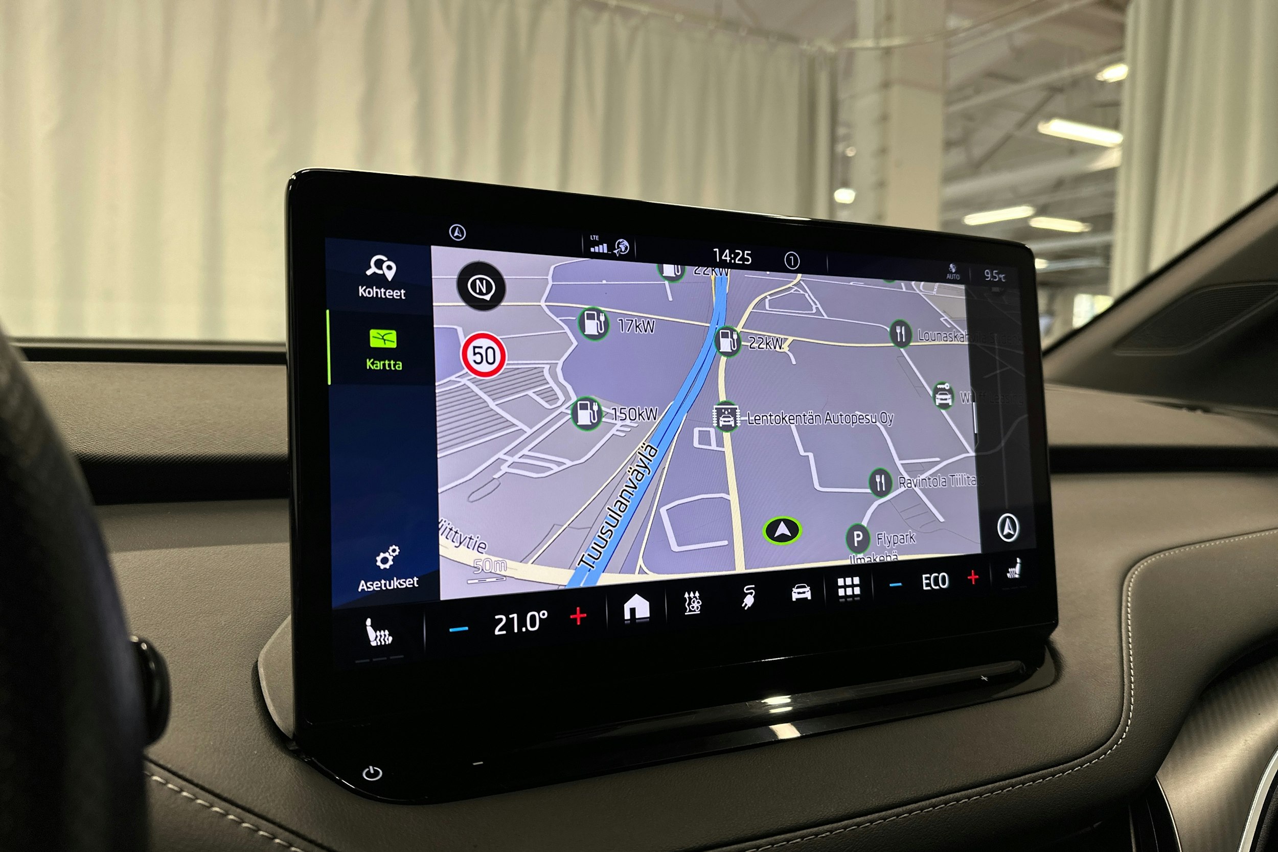 sininen Skoda Enyaq 2022 kuva 17.