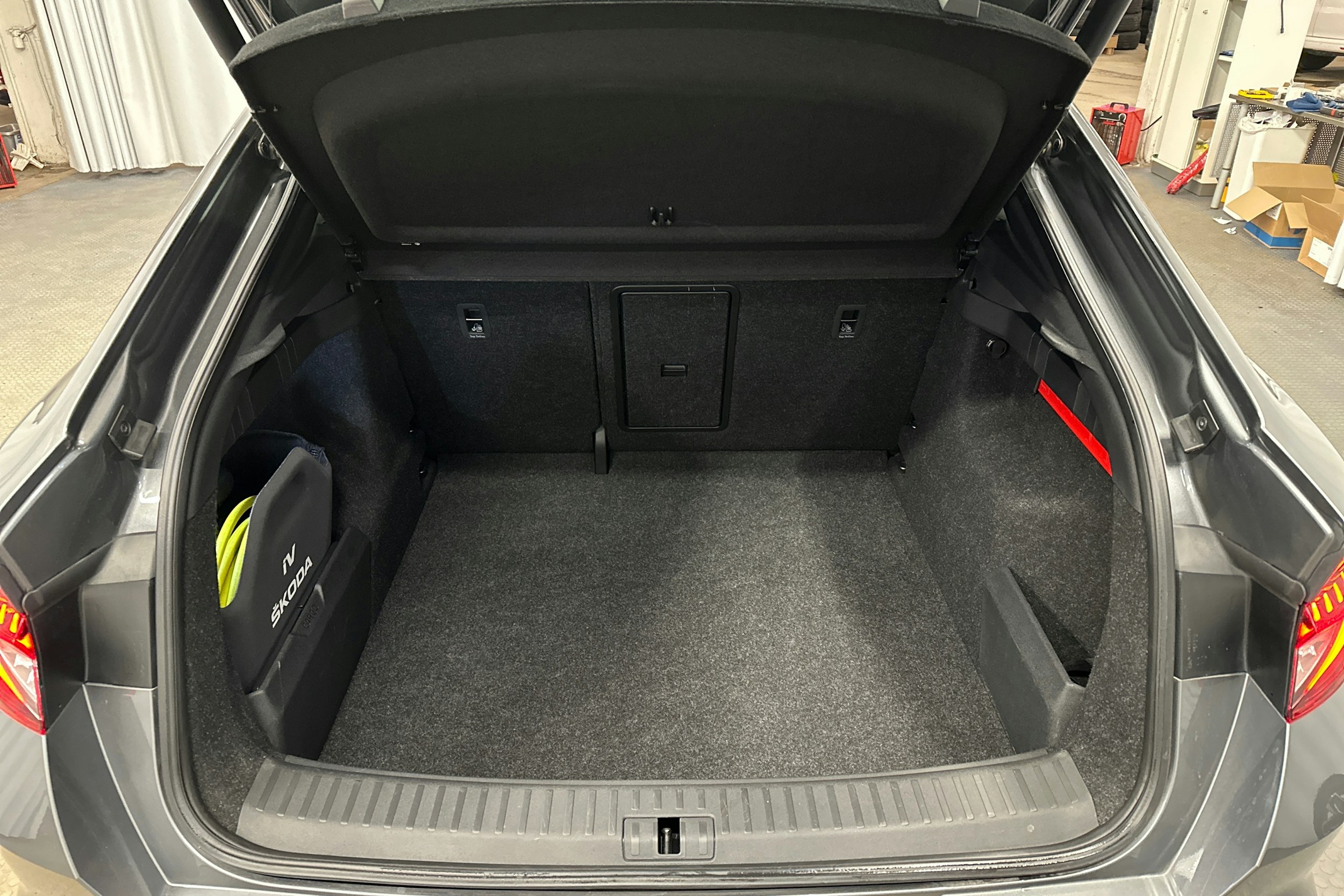 harmaa Skoda Enyaq 2022 kuva 14.