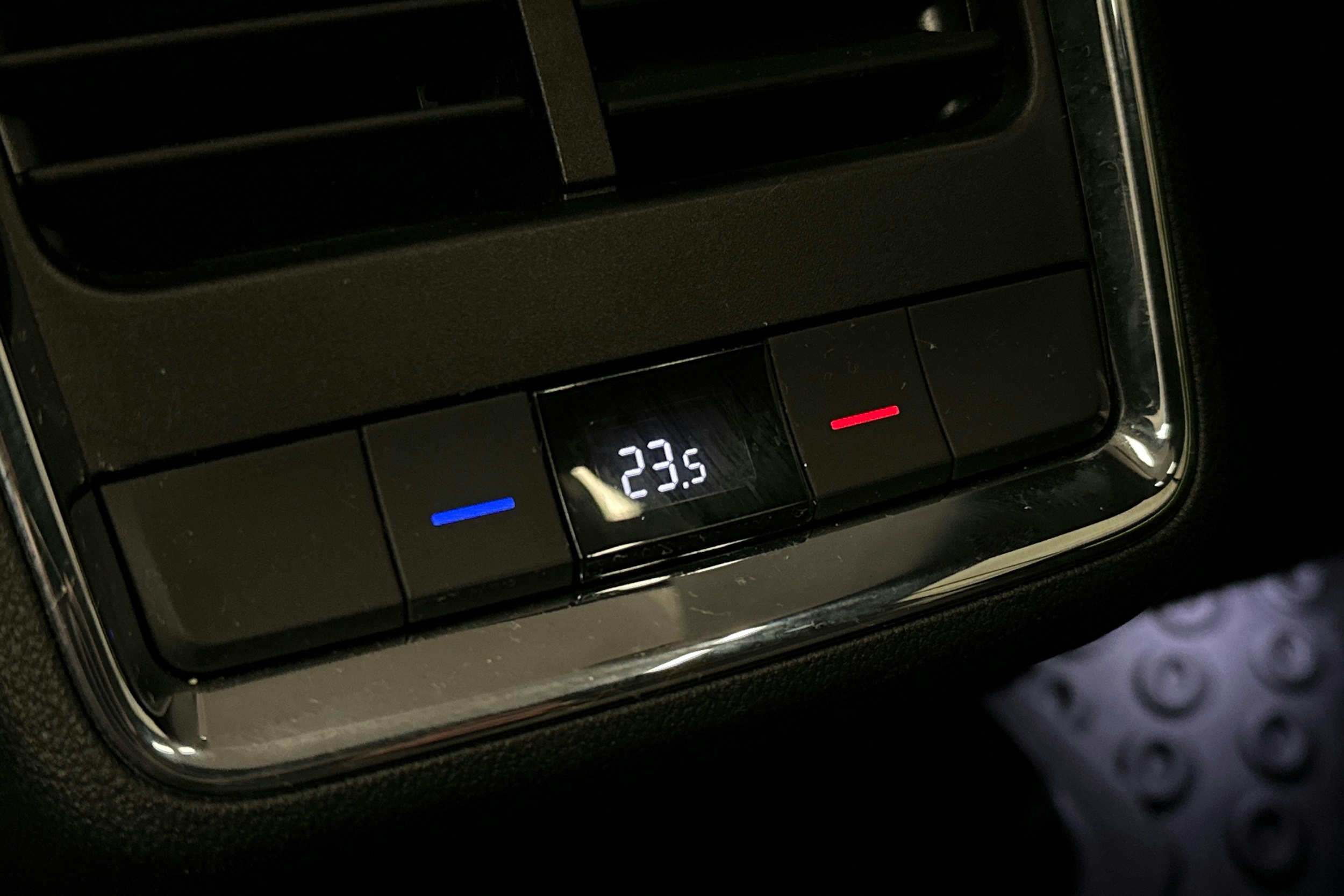 harmaa Skoda Enyaq 2022 kuva 16.