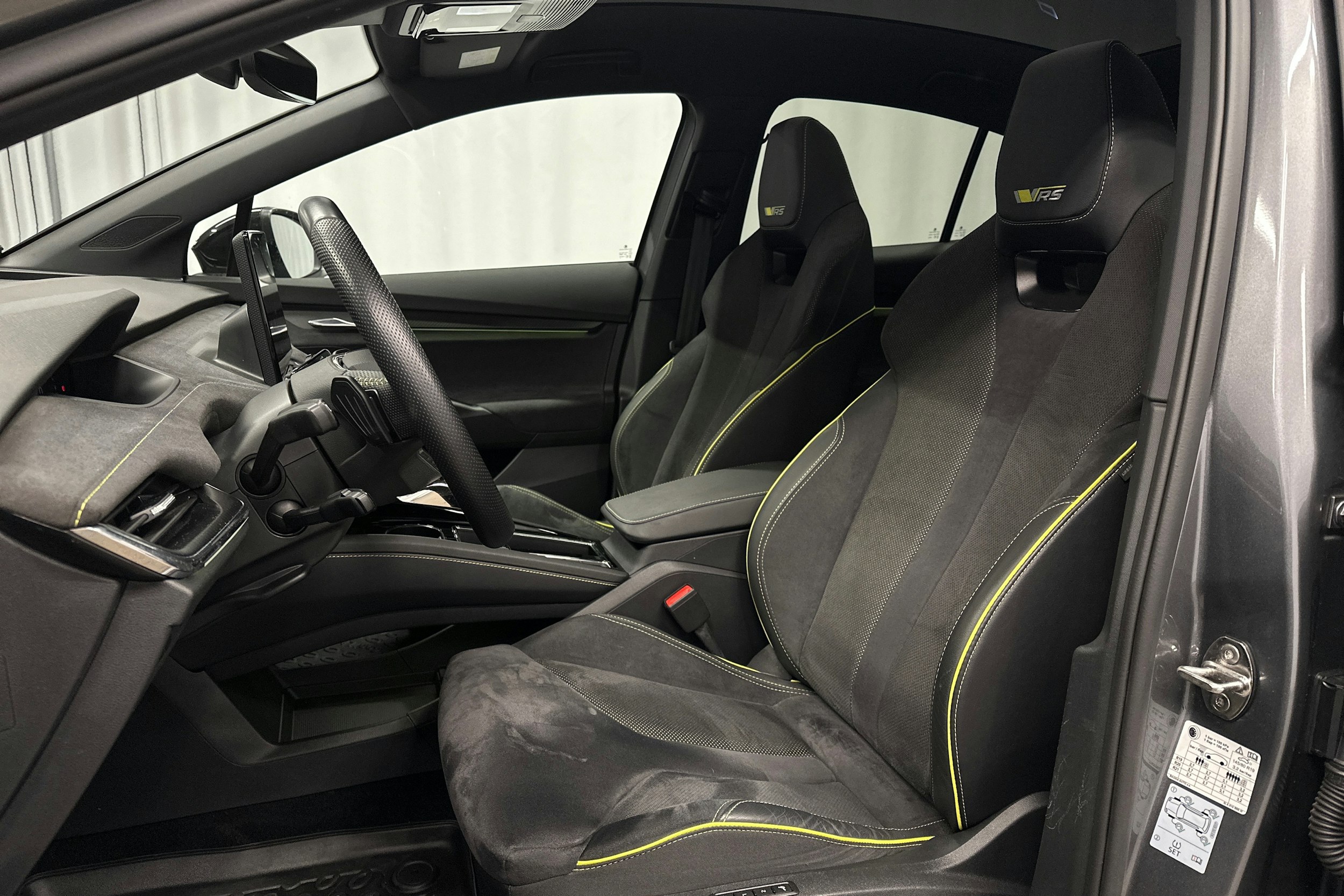 harmaa Skoda Enyaq 2022 kuva 17.