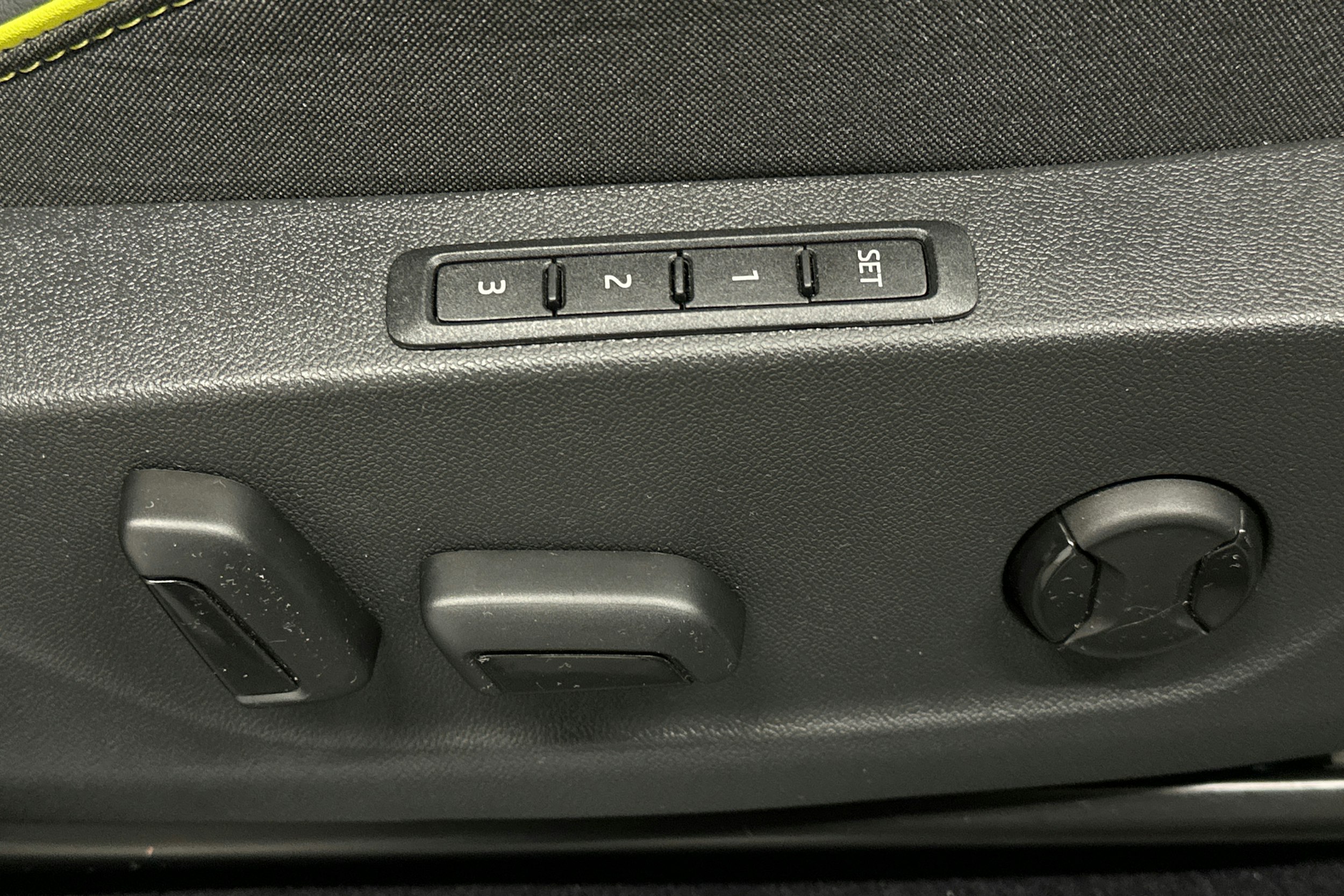 harmaa Skoda Enyaq 2022 kuva 19.