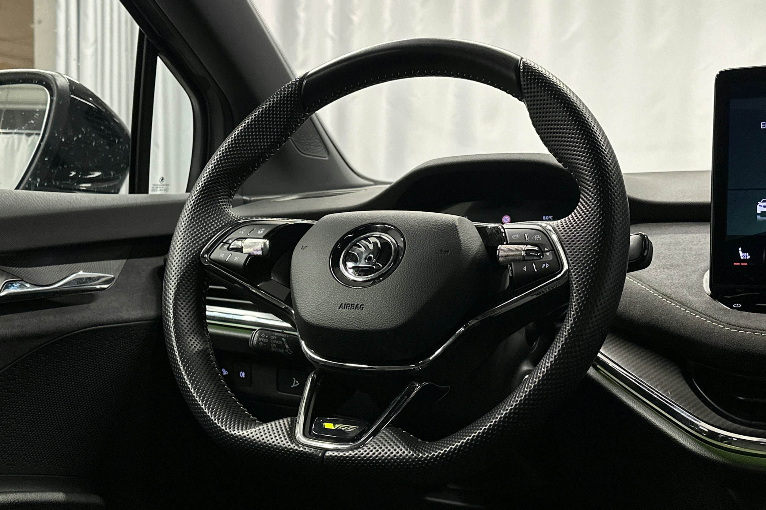 harmaa Skoda Enyaq 2022 kuva 20.