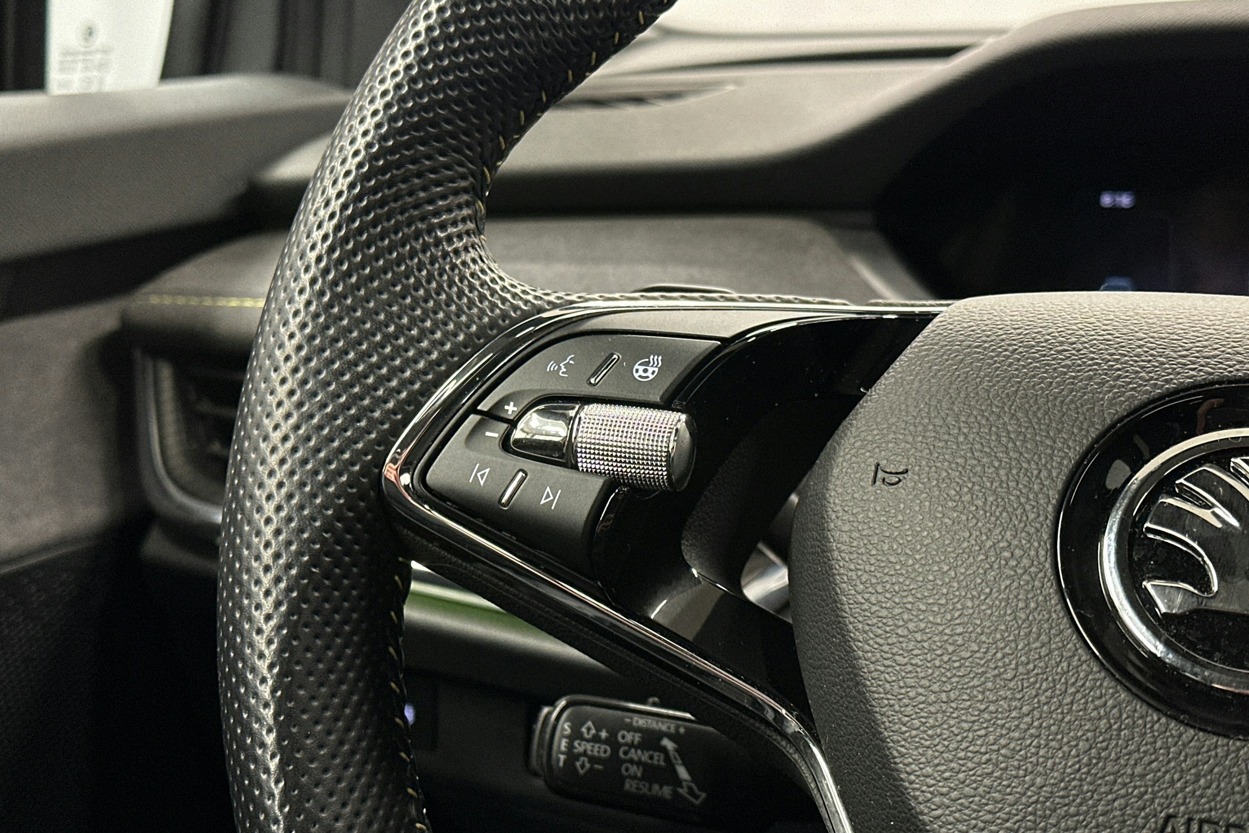 harmaa Skoda Enyaq 2022 kuva 22.