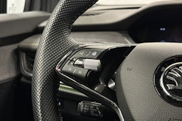 harmaa Skoda Enyaq 2022 kuva 22.