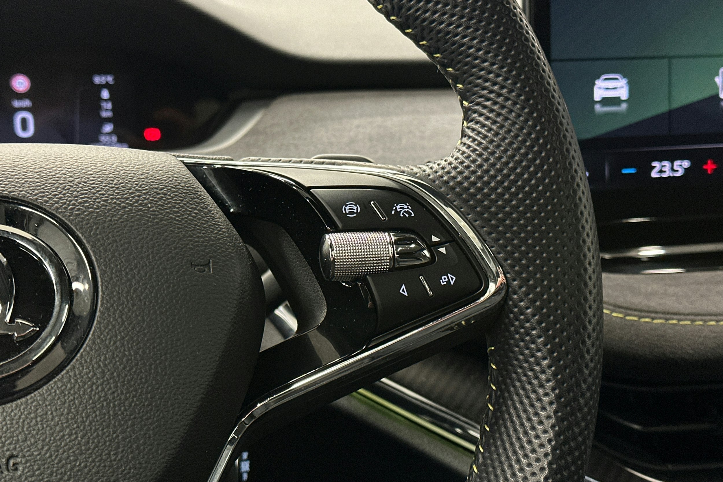 harmaa Skoda Enyaq 2022 kuva 23.