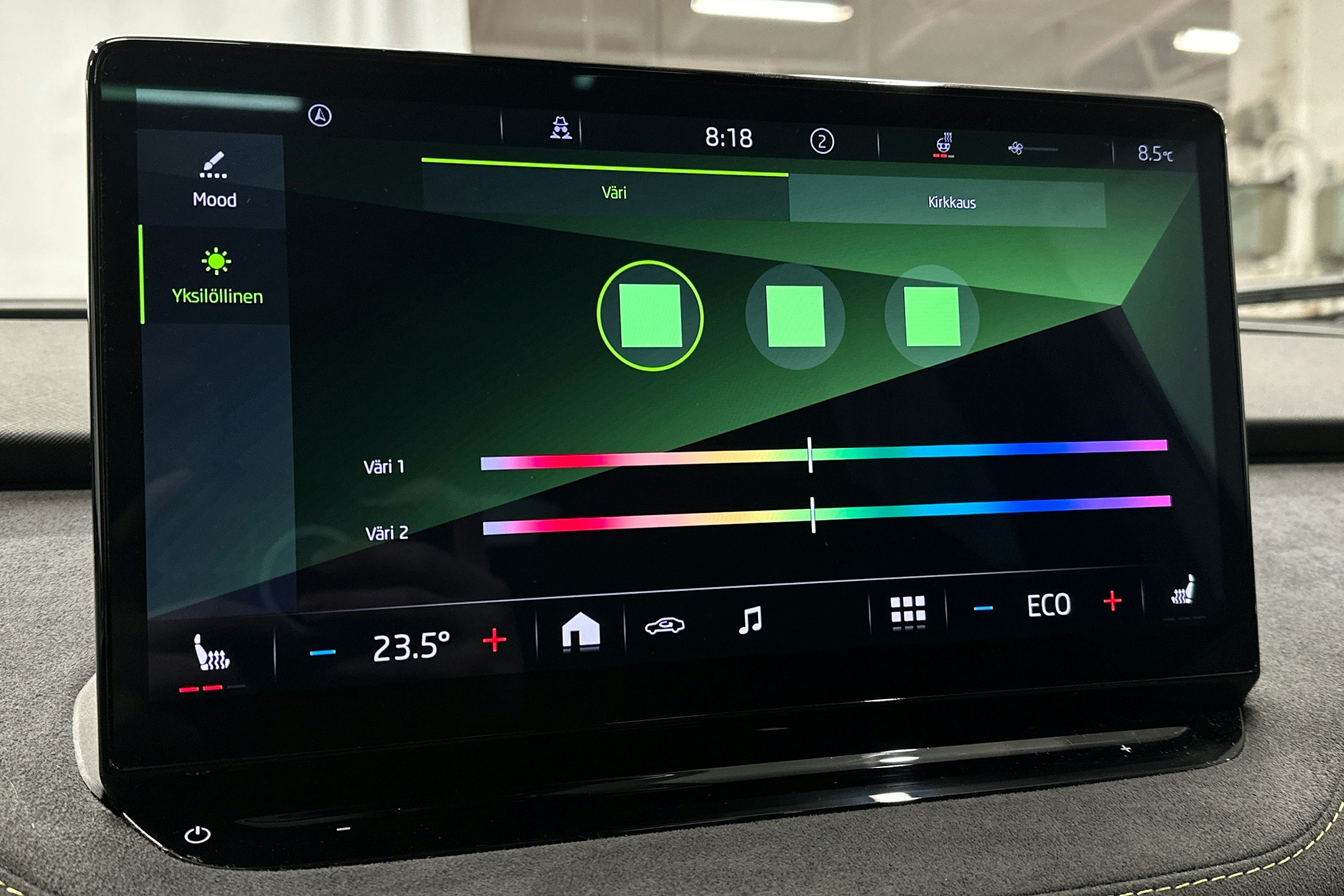 harmaa Skoda Enyaq 2022 kuva 30.