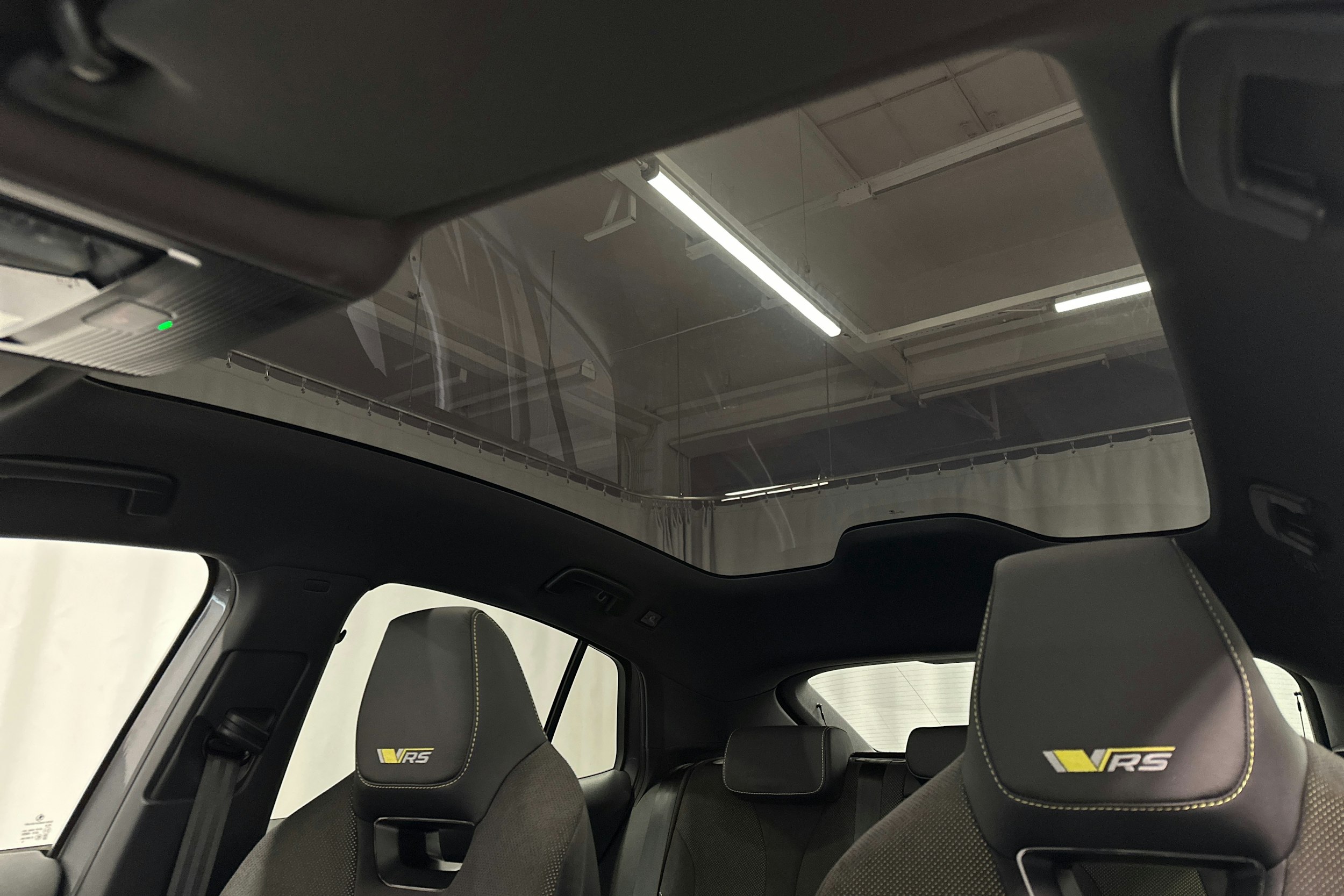 harmaa Skoda Enyaq 2022 kuva 35.