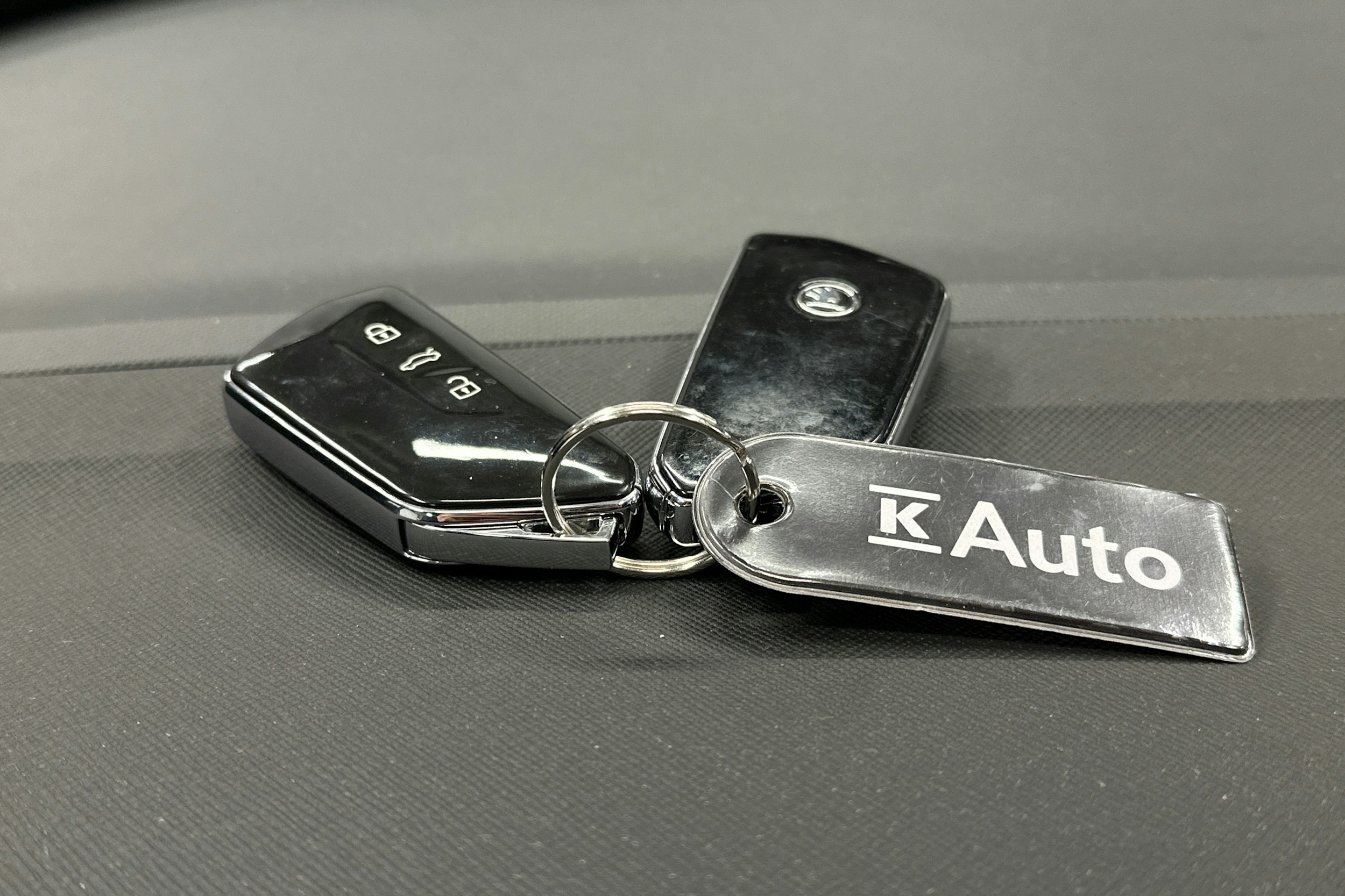 harmaa Skoda Enyaq 2022 kuva 36.