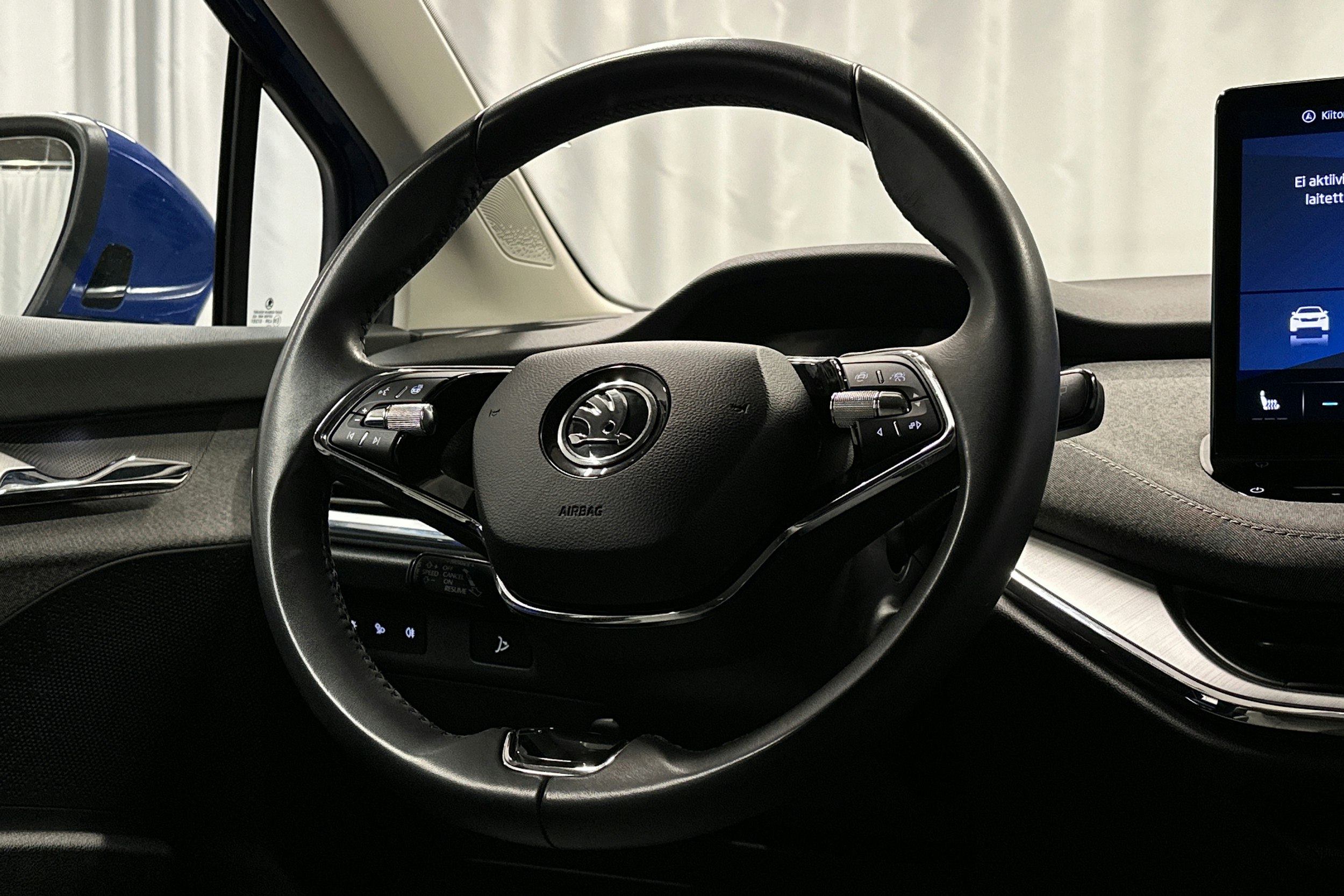 sininen Skoda Enyaq 2022 kuva 17.