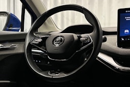 sininen Skoda Enyaq 2022 kuva 17.