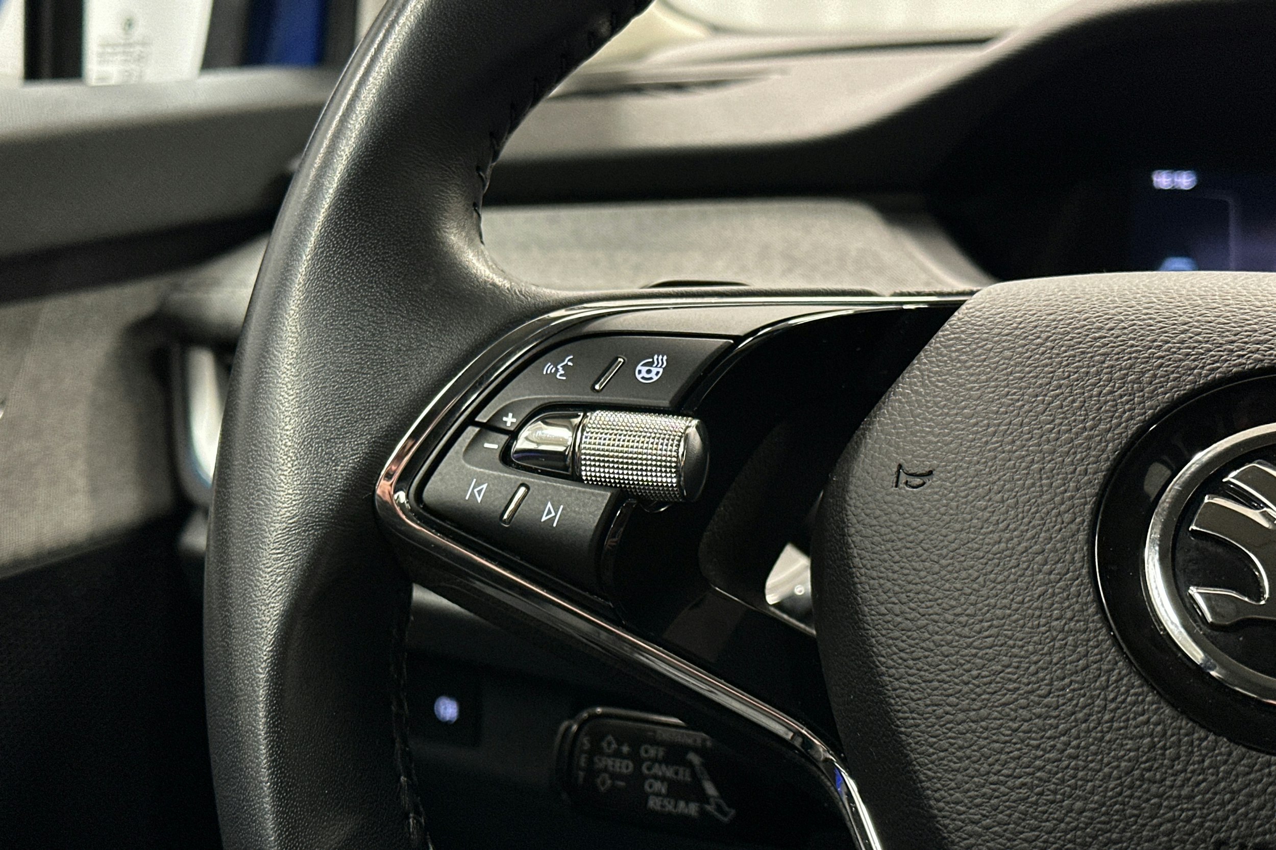 sininen Skoda Enyaq 2022 kuva 18.