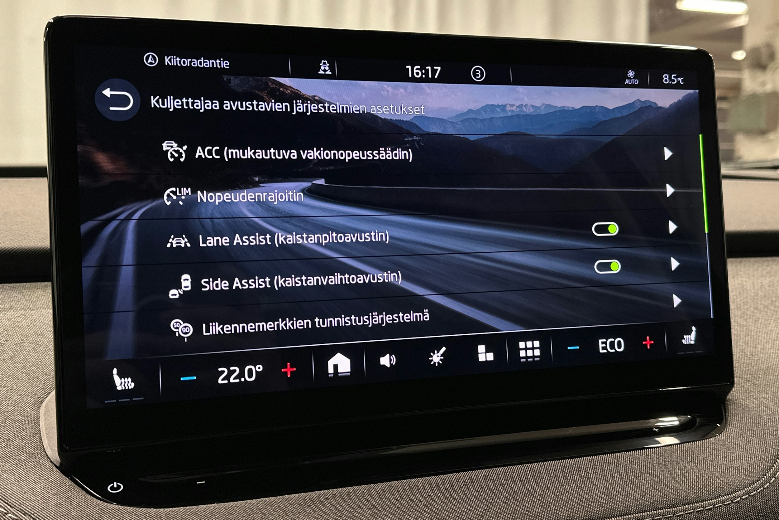 sininen Skoda Enyaq 2022 kuva 23.