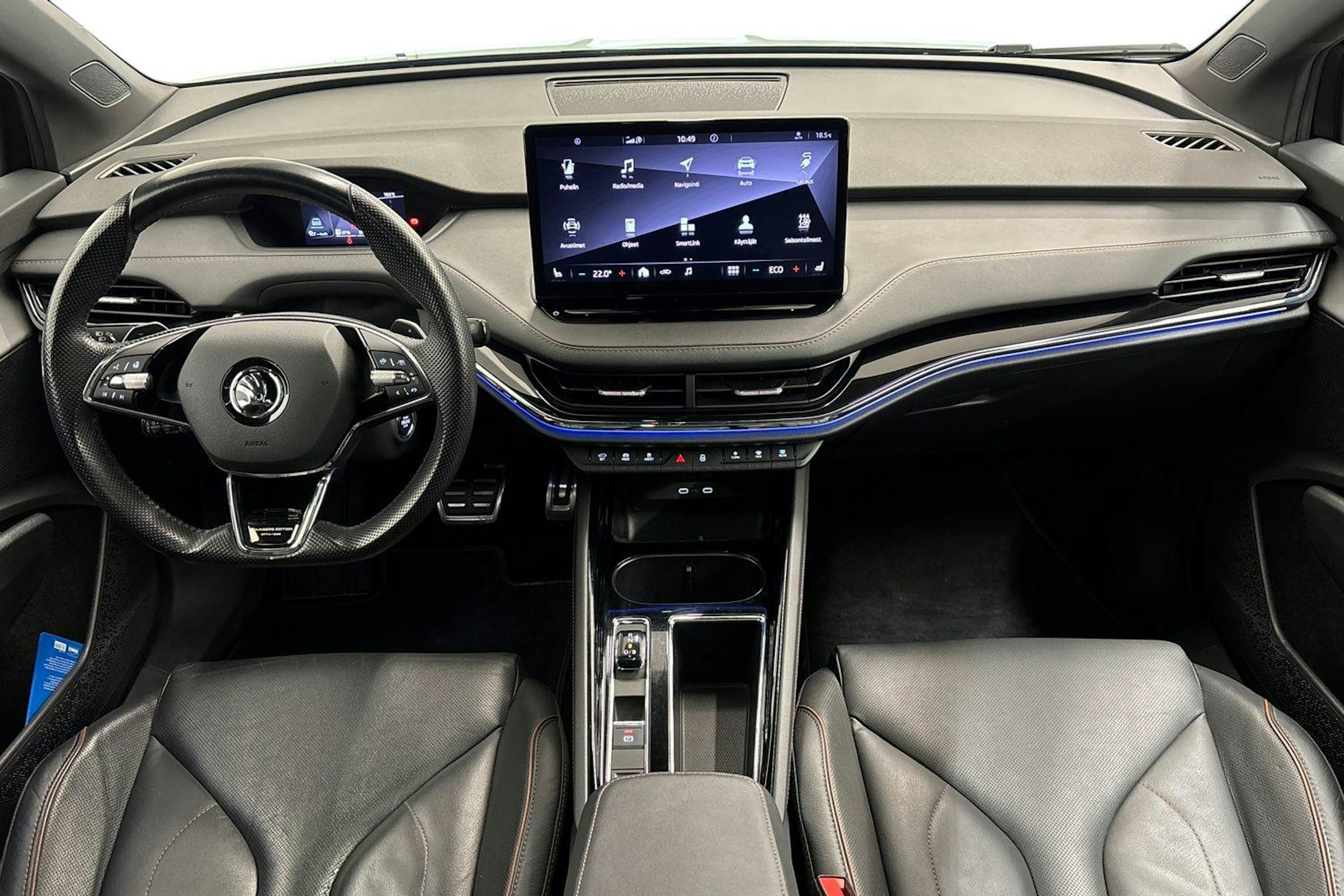 musta Skoda Enyaq 2022 kuva 9.