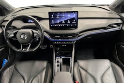 musta Skoda Enyaq 2022 kuva 9.