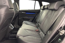 musta Skoda Enyaq 2022 kuva 10.