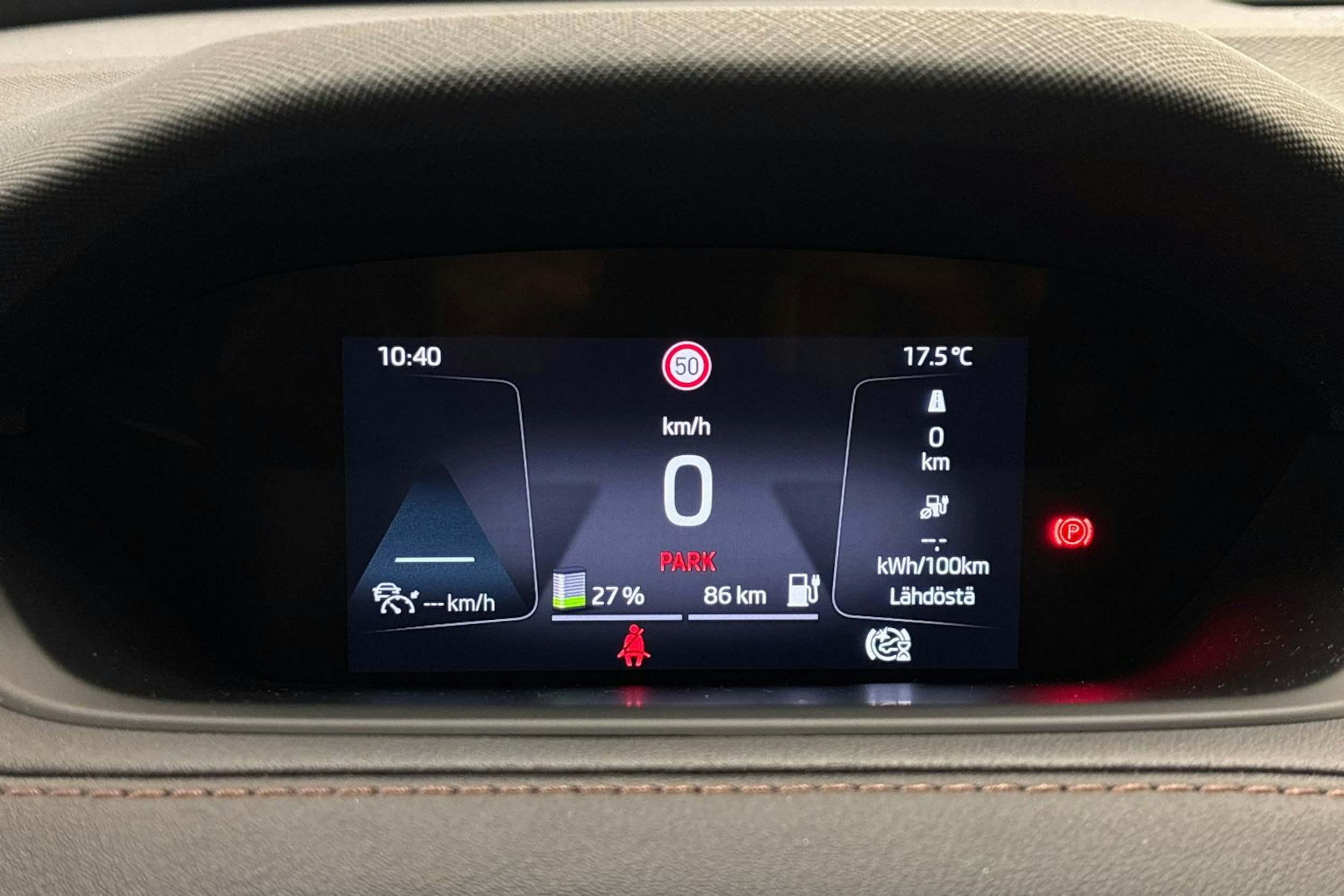 musta Skoda Enyaq 2022 kuva 19.