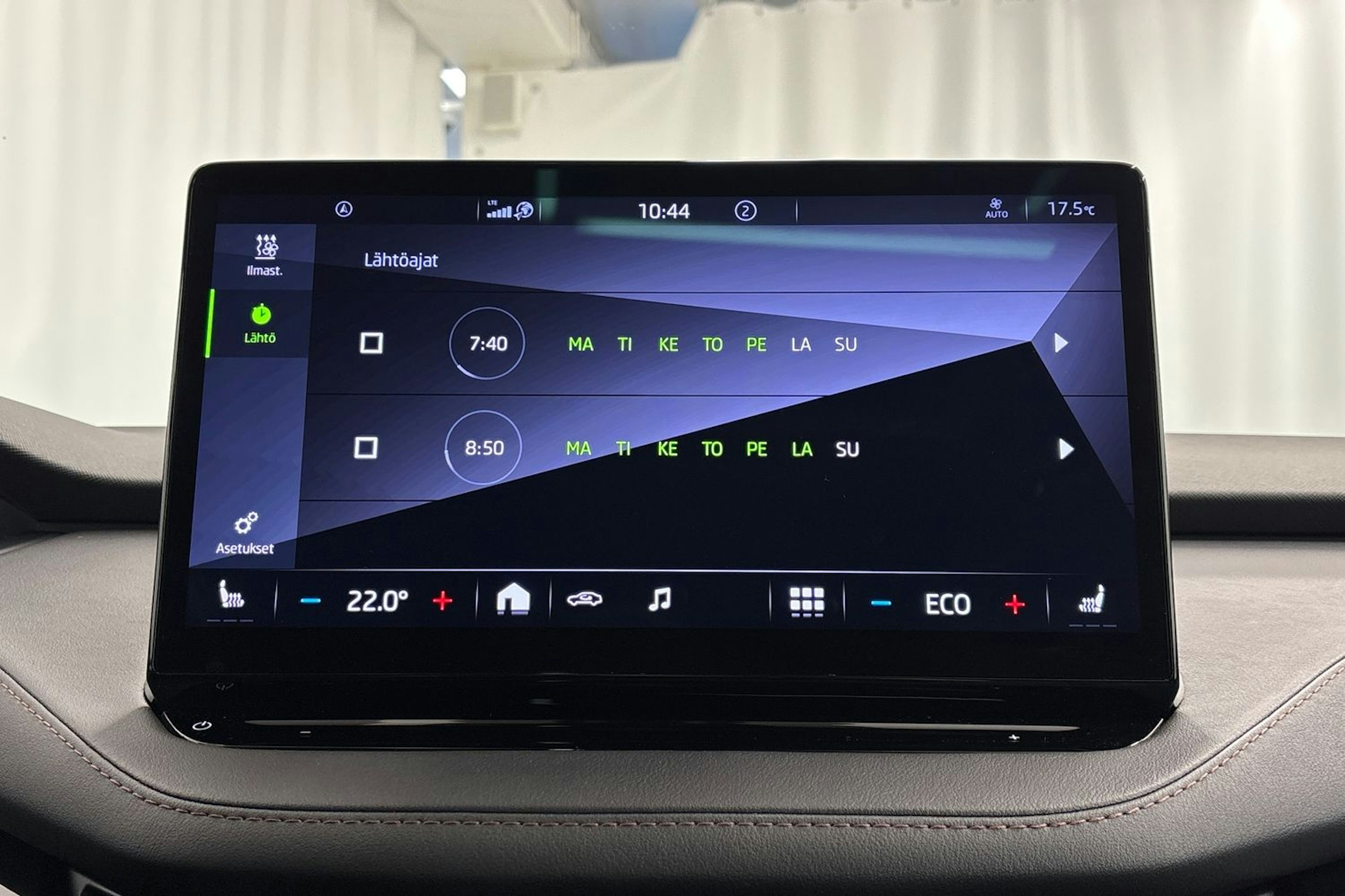 musta Skoda Enyaq 2022 kuva 20.