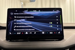 musta Skoda Enyaq 2022 kuva 21.