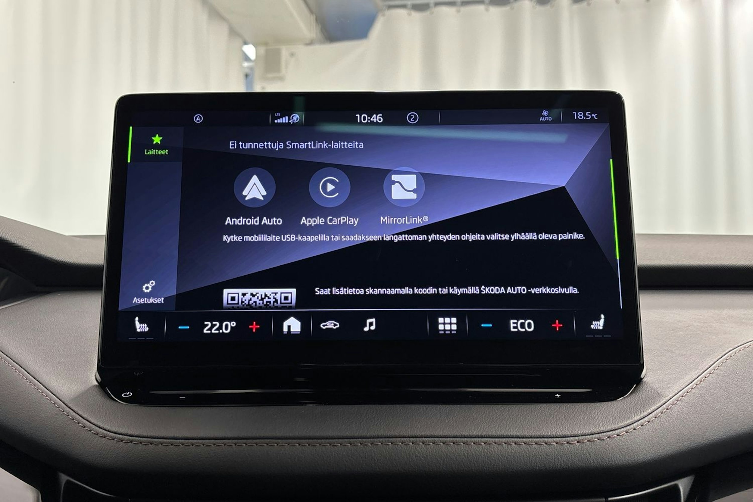 musta Skoda Enyaq 2022 kuva 24.