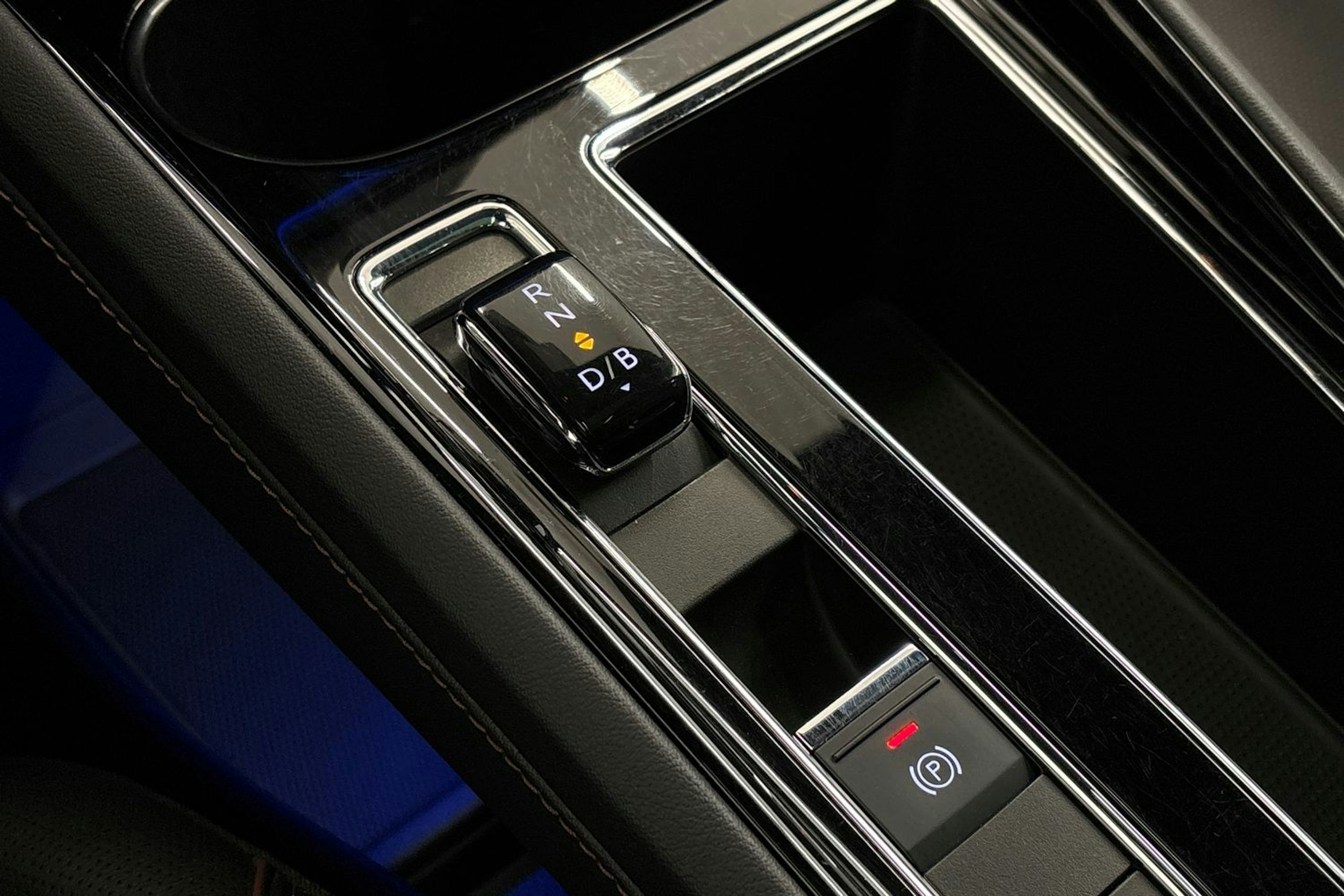 musta Skoda Enyaq 2022 kuva 26.