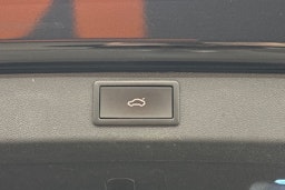 musta Skoda Enyaq 2022 kuva 28.