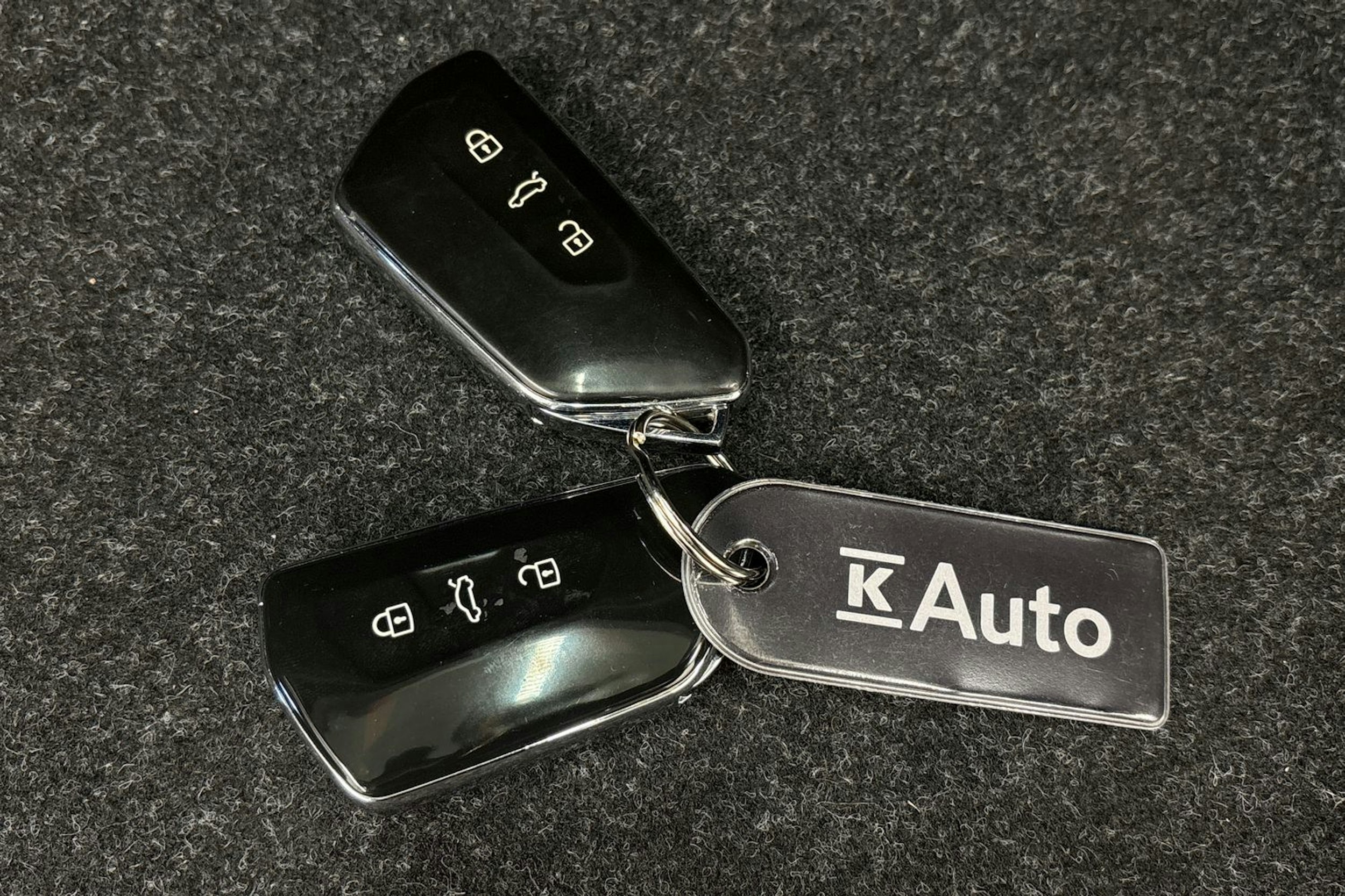 musta Skoda Enyaq 2022 kuva 30.