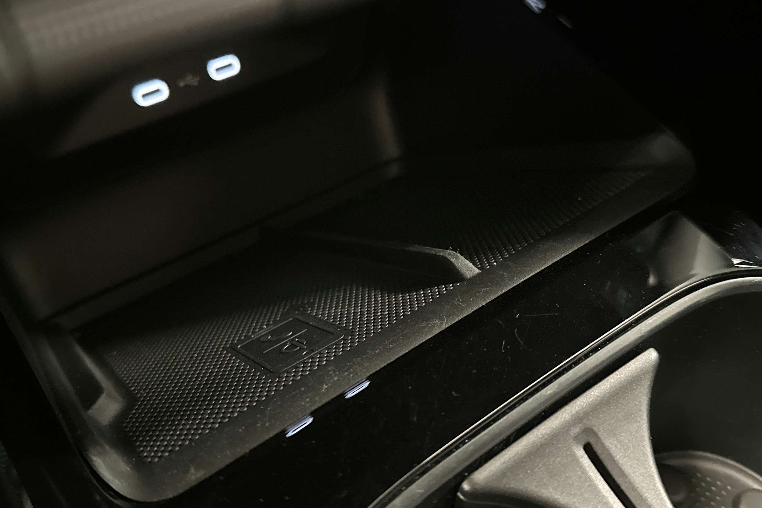 musta Skoda Enyaq 2022 kuva 33.