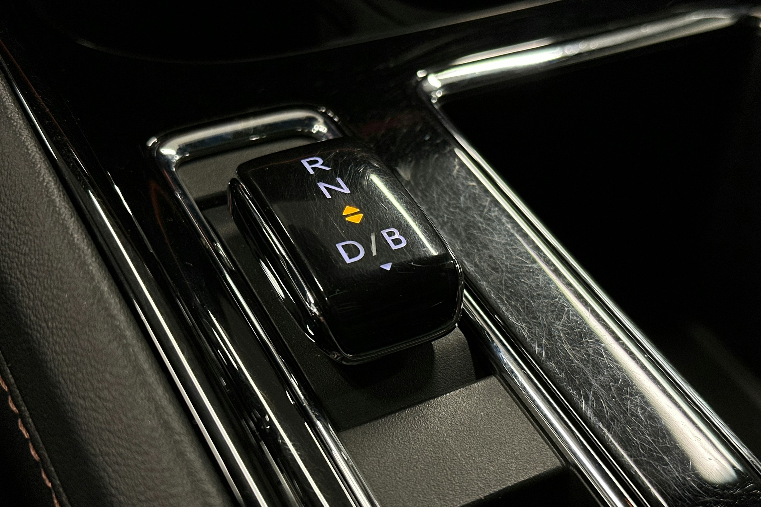 musta Skoda Enyaq 2022 kuva 34.