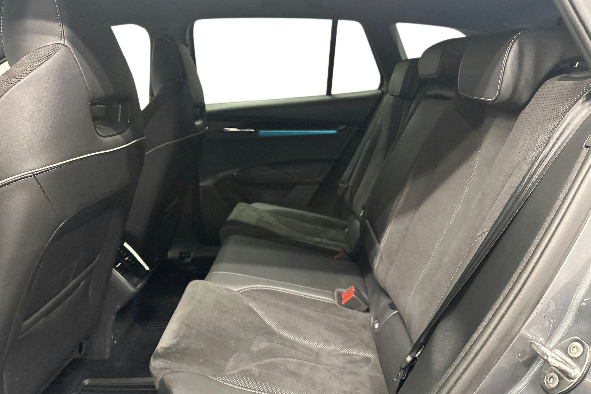 harmaa Skoda Enyaq 2022 kuva 10.
