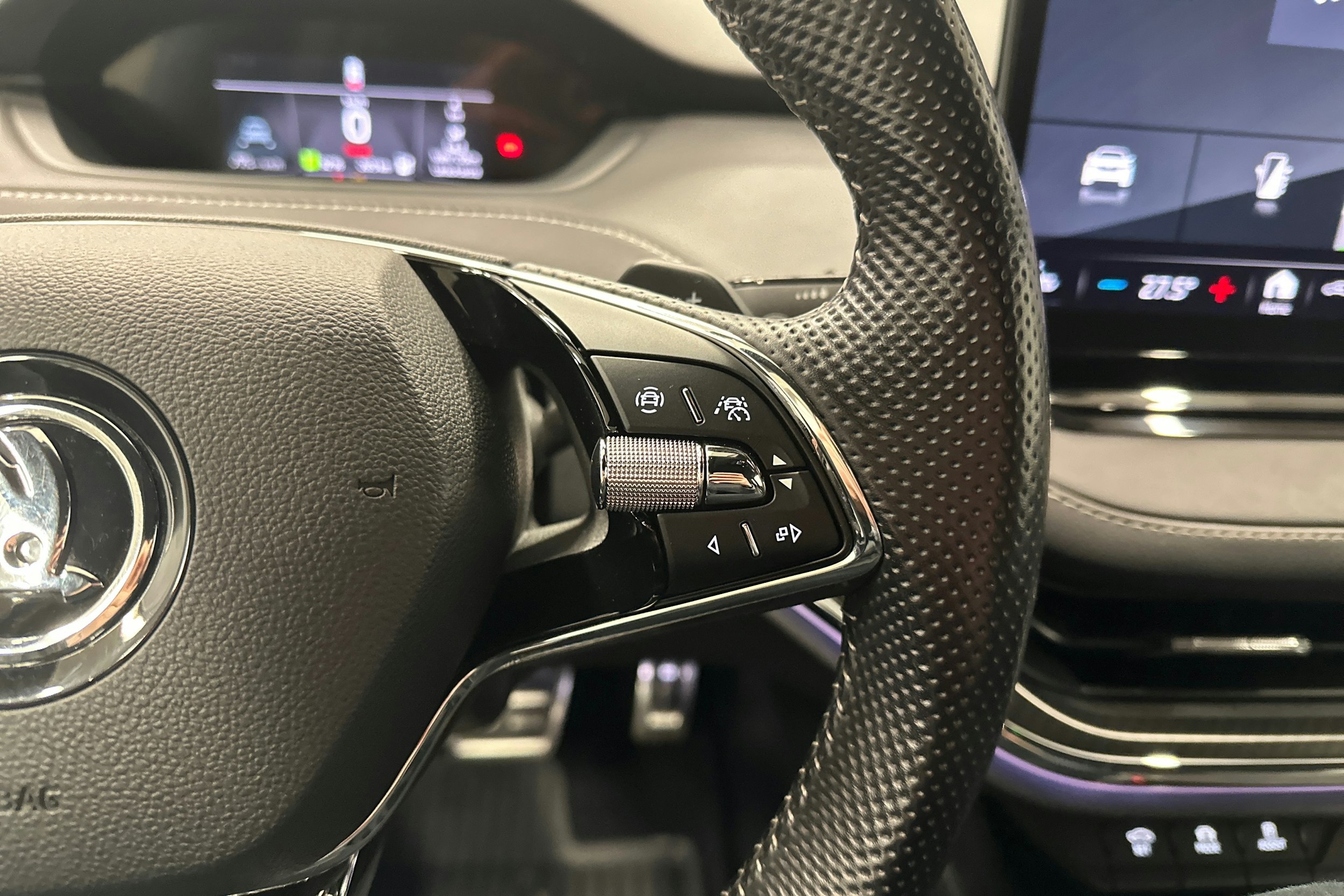 harmaa Skoda Enyaq 2022 kuva 15.