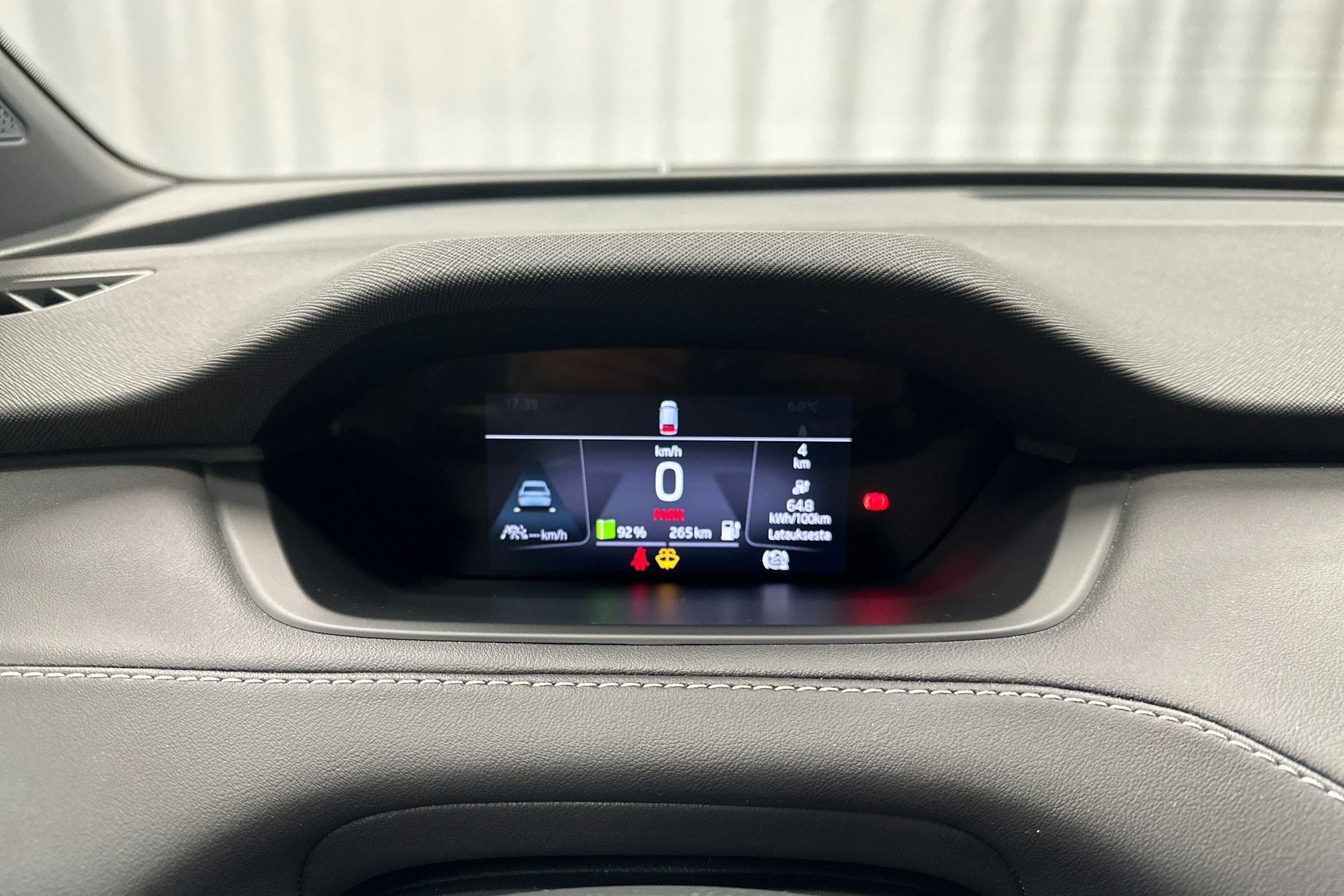 harmaa Skoda Enyaq 2022 kuva 17.