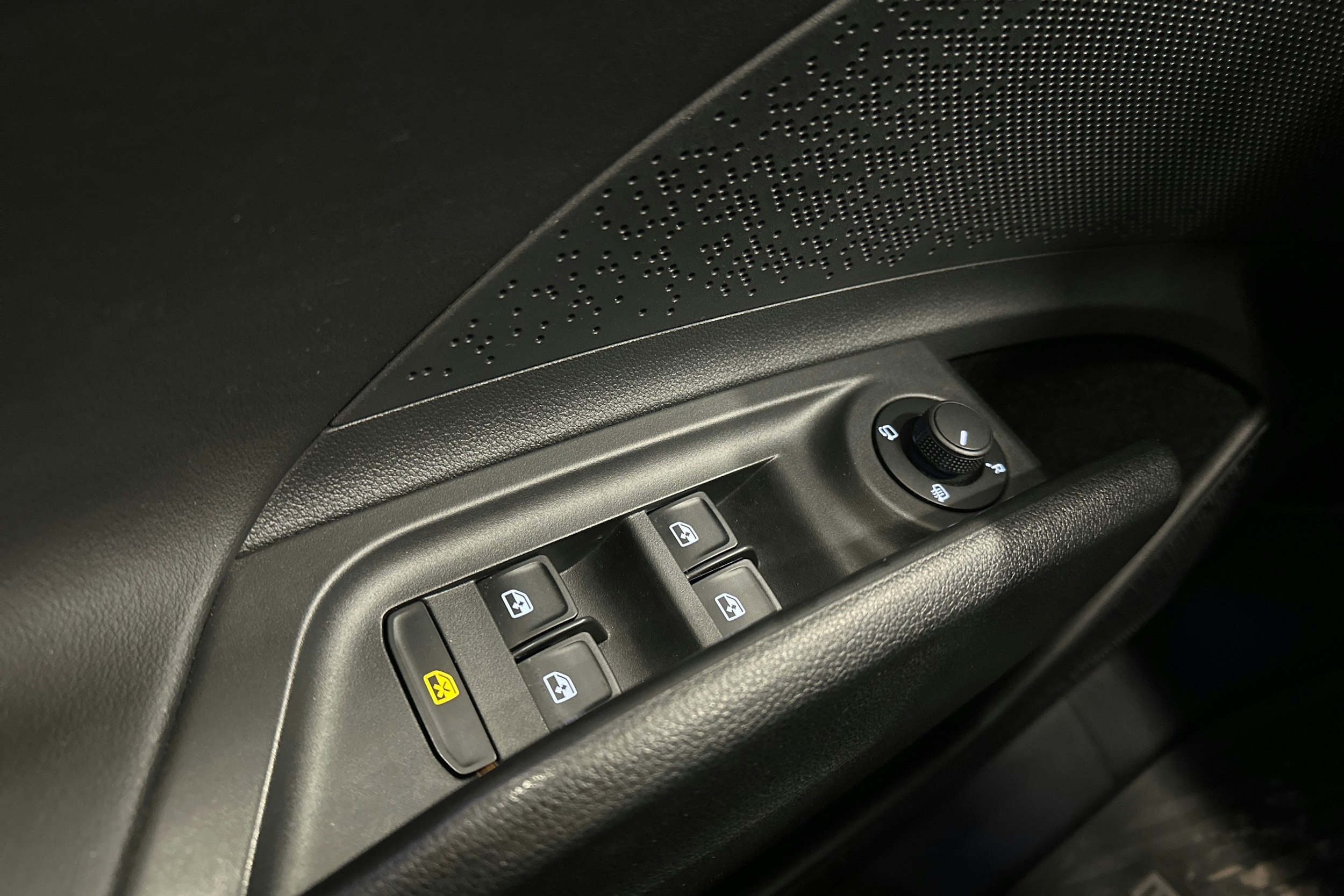 harmaa Skoda Enyaq 2022 kuva 18.