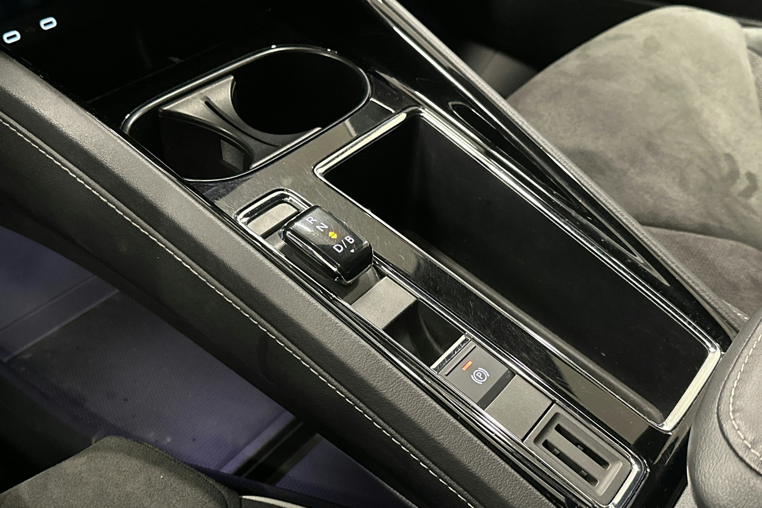 harmaa Skoda Enyaq 2022 kuva 27.