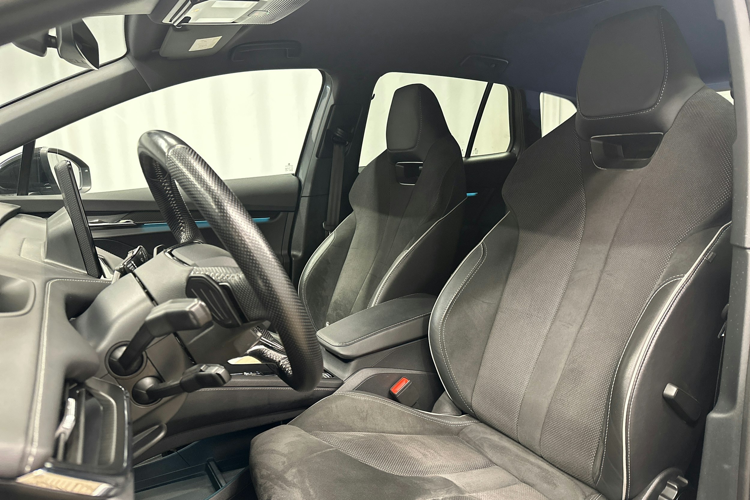 harmaa Skoda Enyaq 2022 kuva 28.