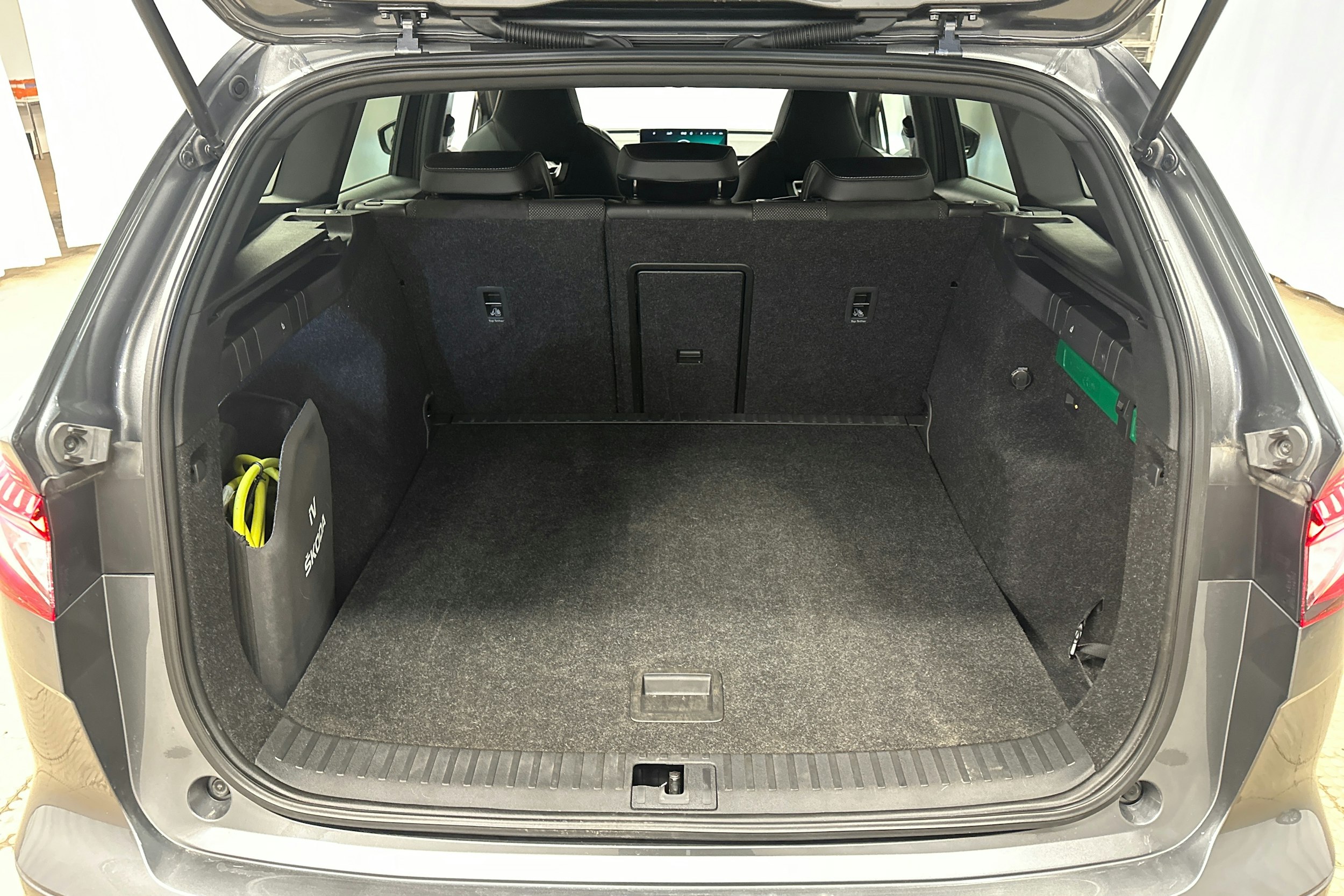 harmaa Skoda Enyaq 2022 kuva 29.